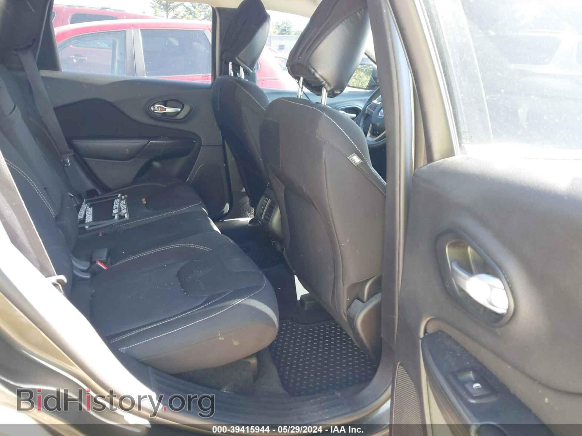 2016 JEEP CHEROKEE - VIN: 1C4PJLCB2GW136969 - Фото 8