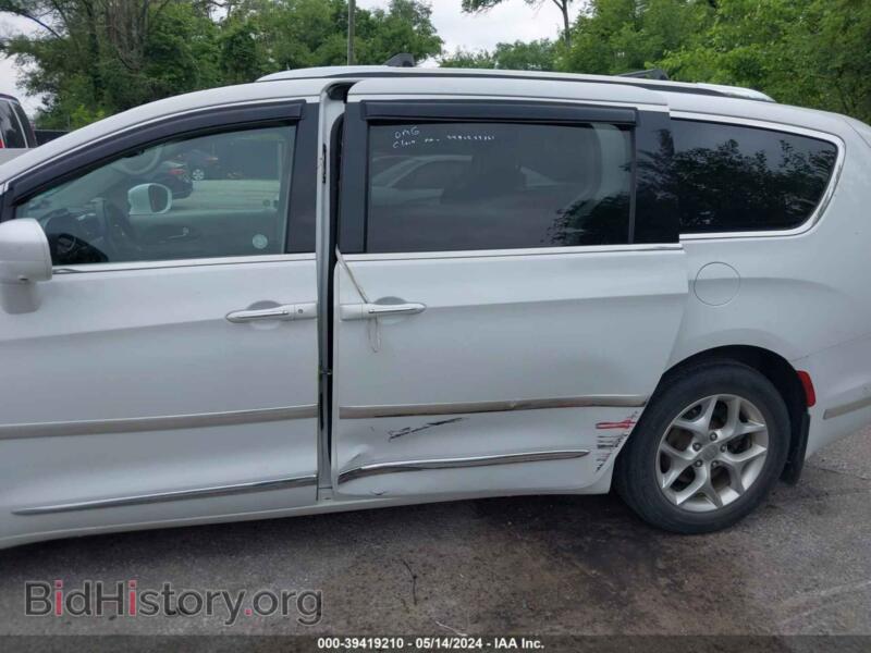 2020 Chrysler PACIFICA (VIN 2C4RC1EG6LR159528) — photo 6 of 17