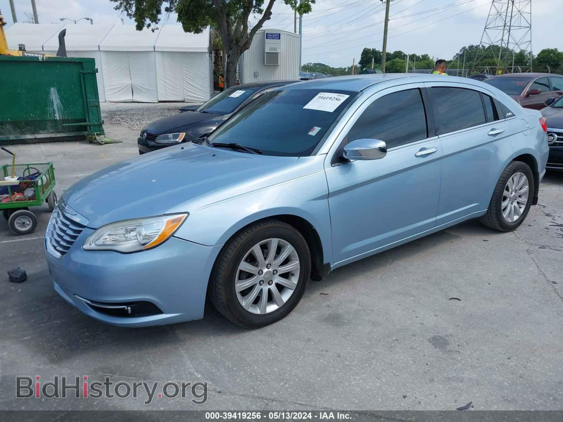 2013 CHRYSLER 200 - VIN: 1C3CCBCG0DN755056 - Фото 2