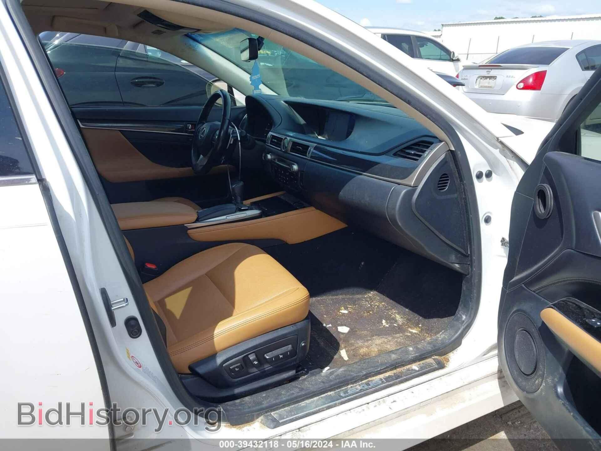 2016 LEXUS GS 200T - VIN: JTHBA1BL4GA000735 - Фото 5