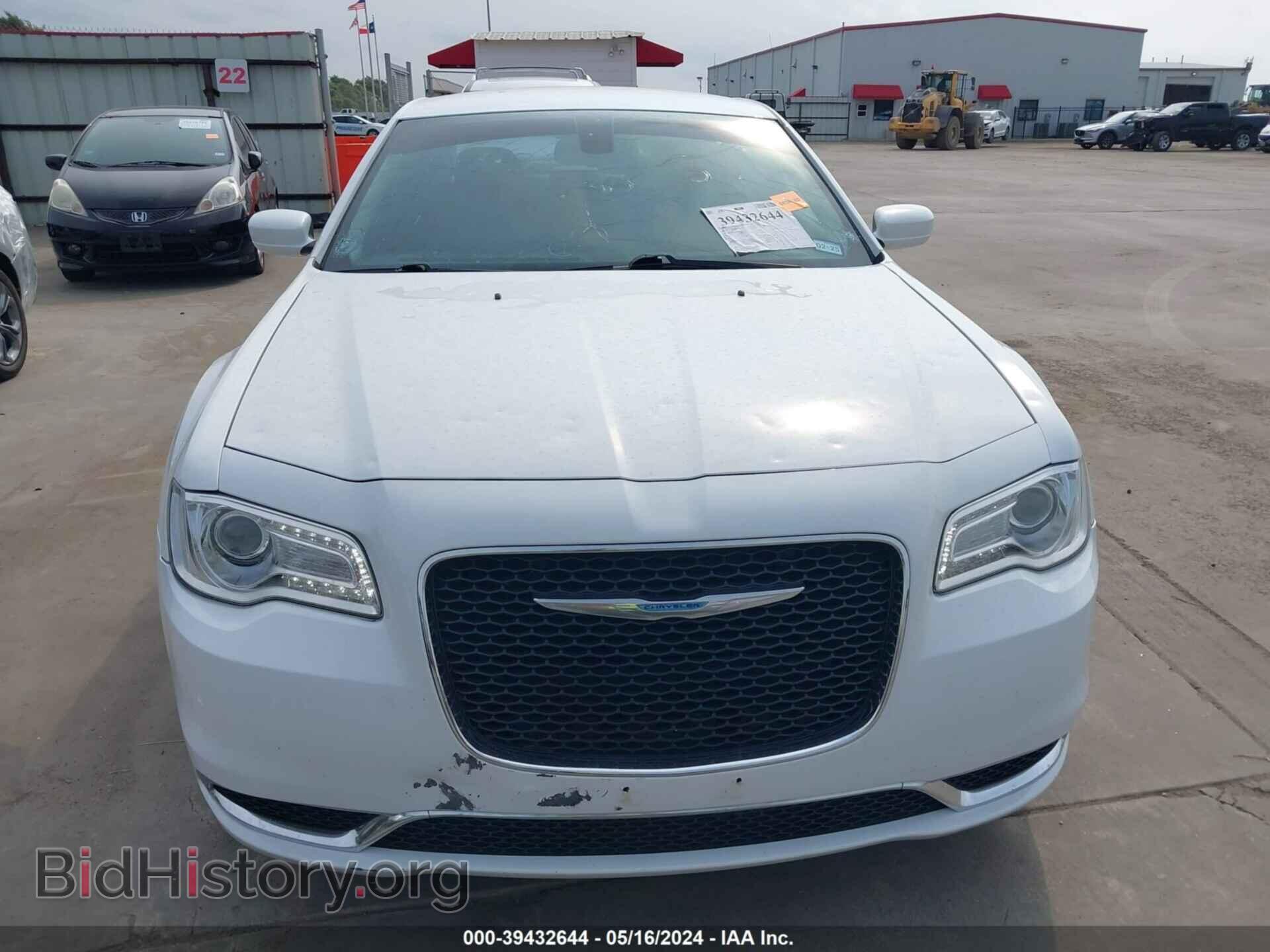 2015 CHRYSLER 300 - VIN: 2C3CCAAG9FH830331 - Фото 12