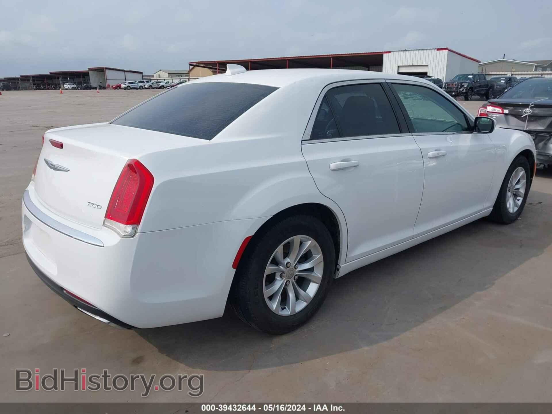 2015 CHRYSLER 300 - VIN: 2C3CCAAG9FH830331 - Фото 4