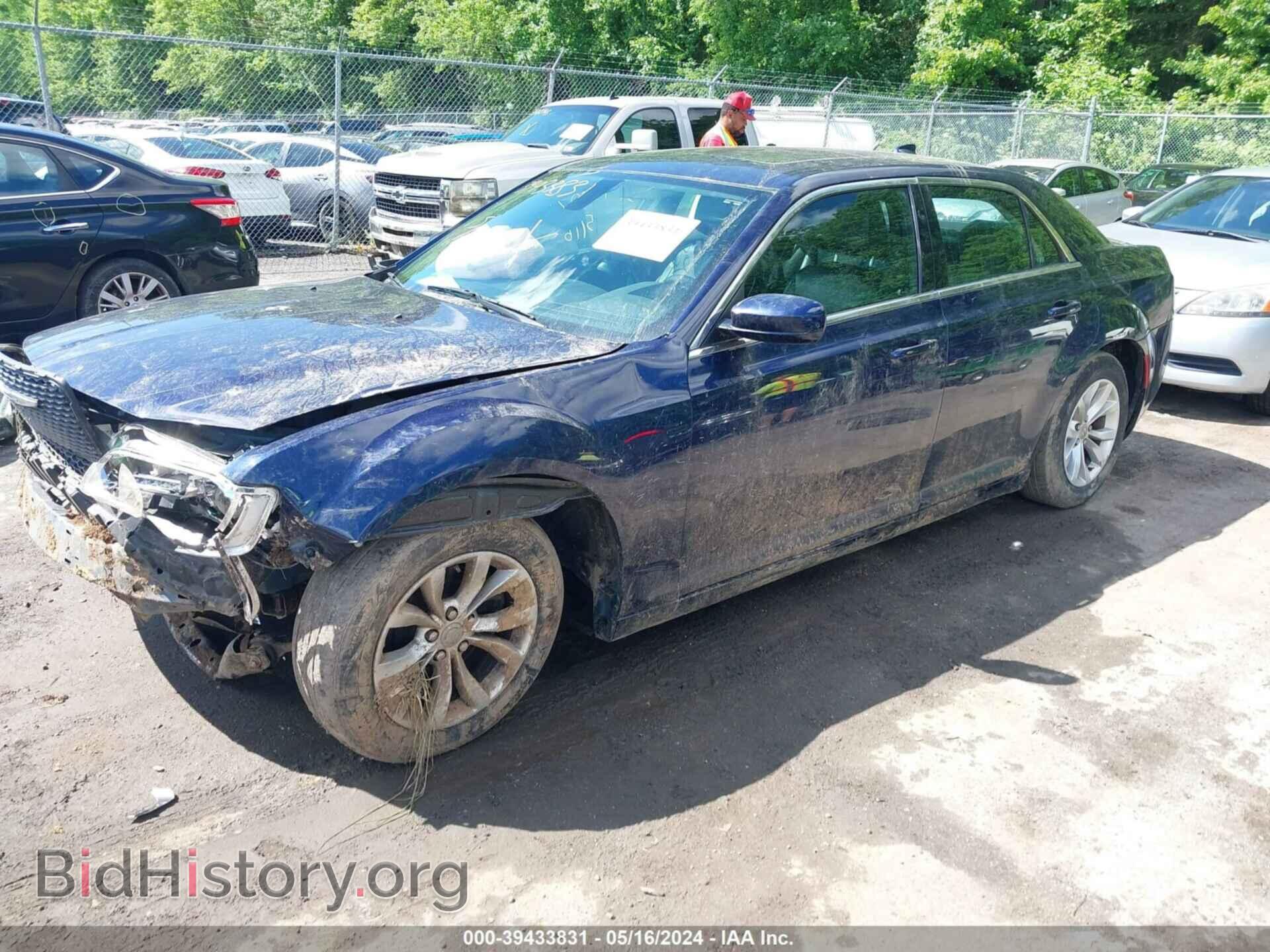 2015 CHRYSLER 300 - VIN: 2C3CCAAG3FH930909 - Фото 2