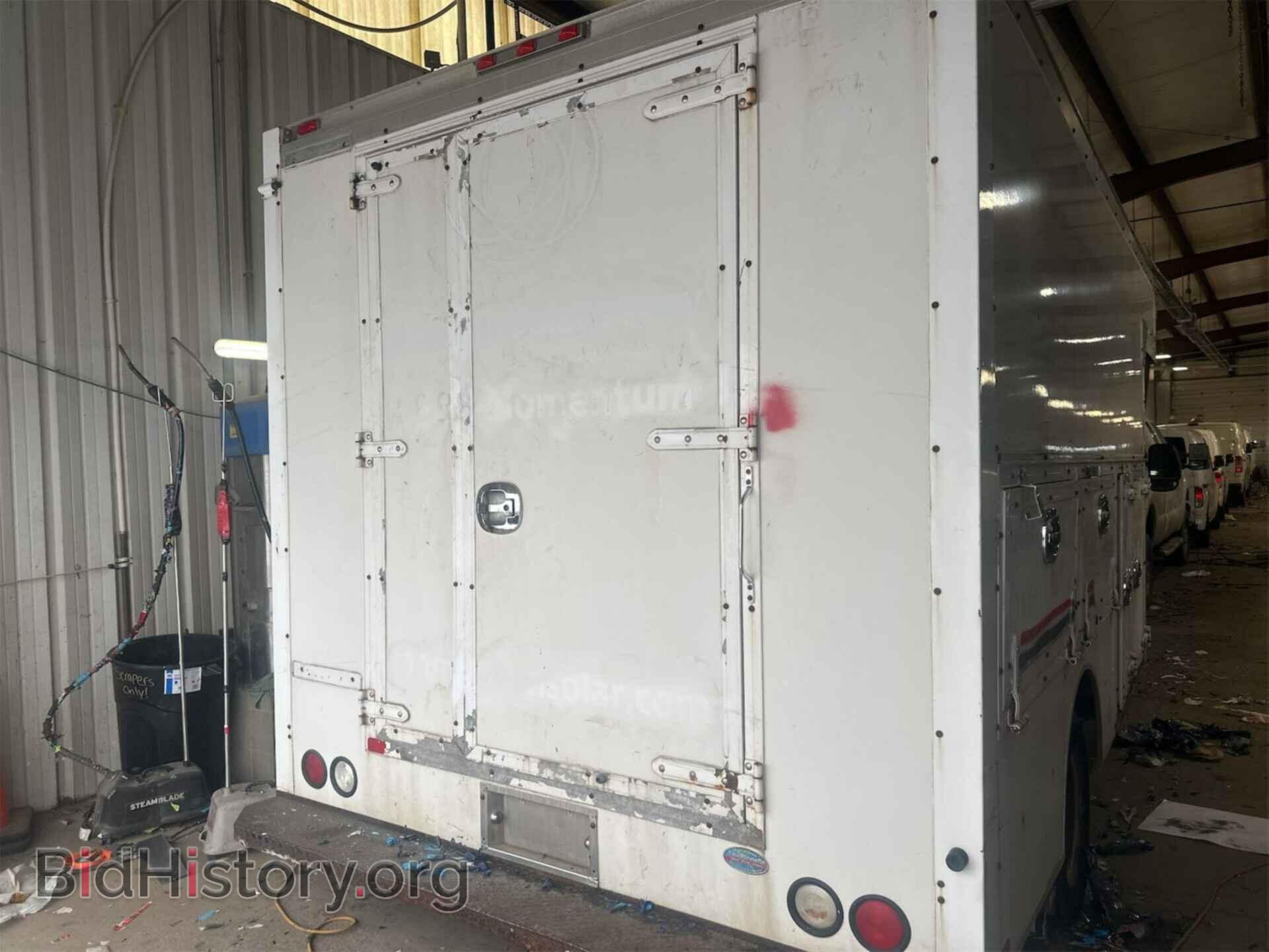2017 FORD E-350 CUTAWAY - VIN: 1FDWE3FSXHDC00292 - Фото 4