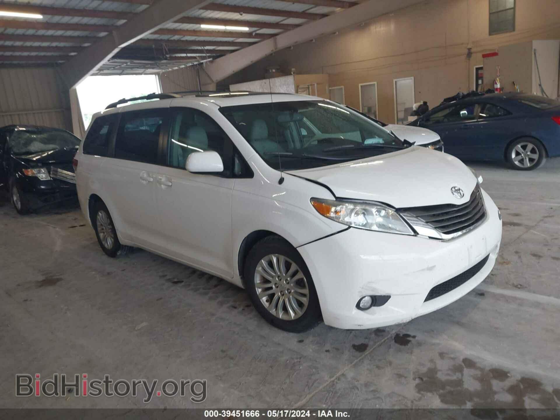 Photo 5TDYK3DC5BS011644 - TOYOTA SIENNA 2011