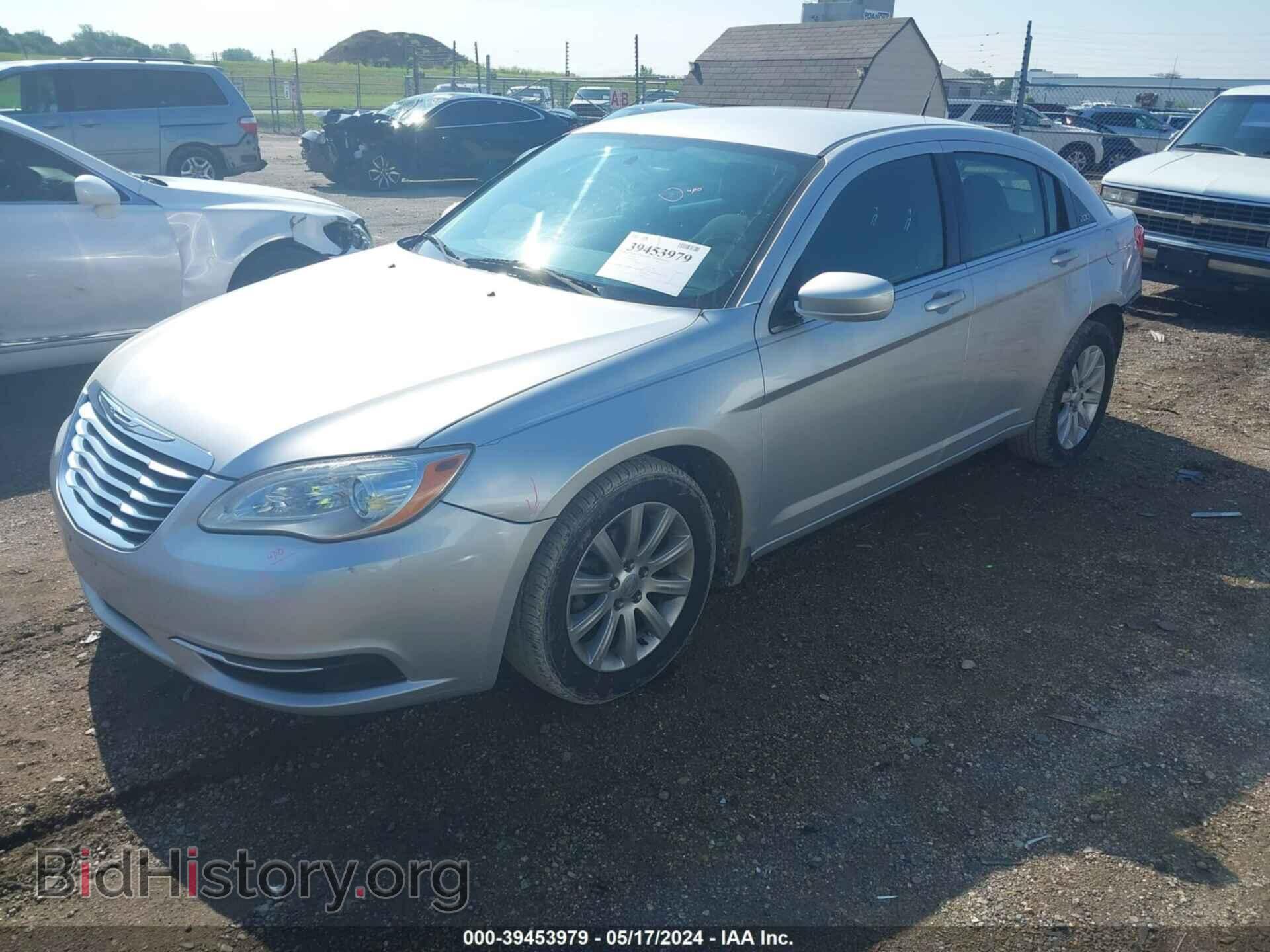 2011 CHRYSLER 200 - VIN: 1C3BC1FG6BN527075 - Фото 2
