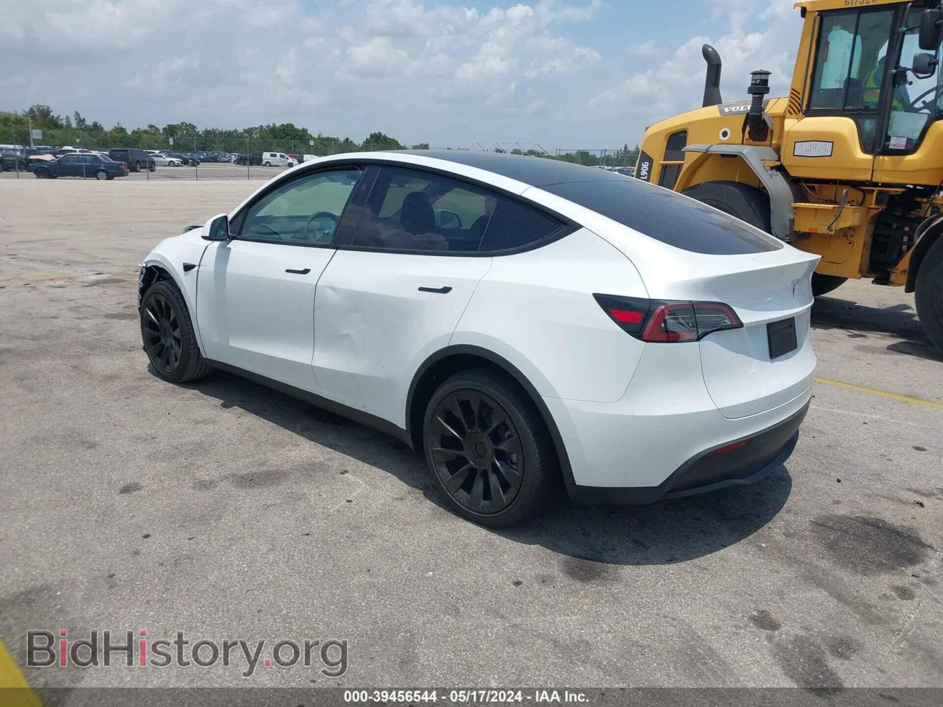 2024 TESLA MODEL Y - VIN: 7SAYGDED1RF047637 - Фото 3