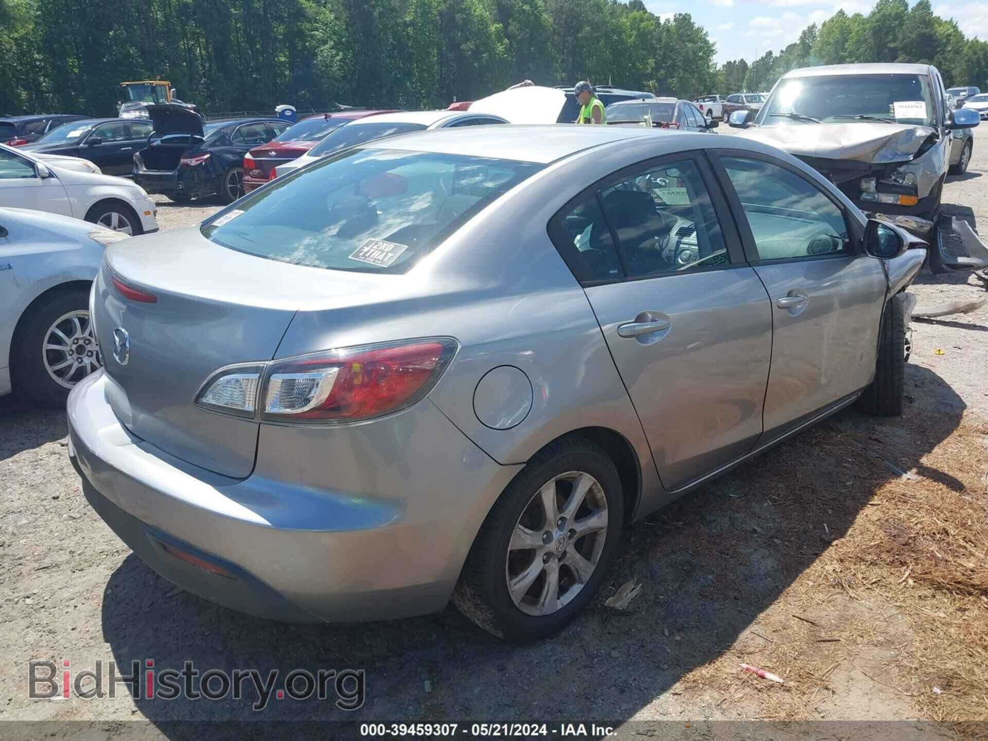 2011 MAZDA MAZDA3 - VIN: JM1BL1VG9B1359422 - Фото 4