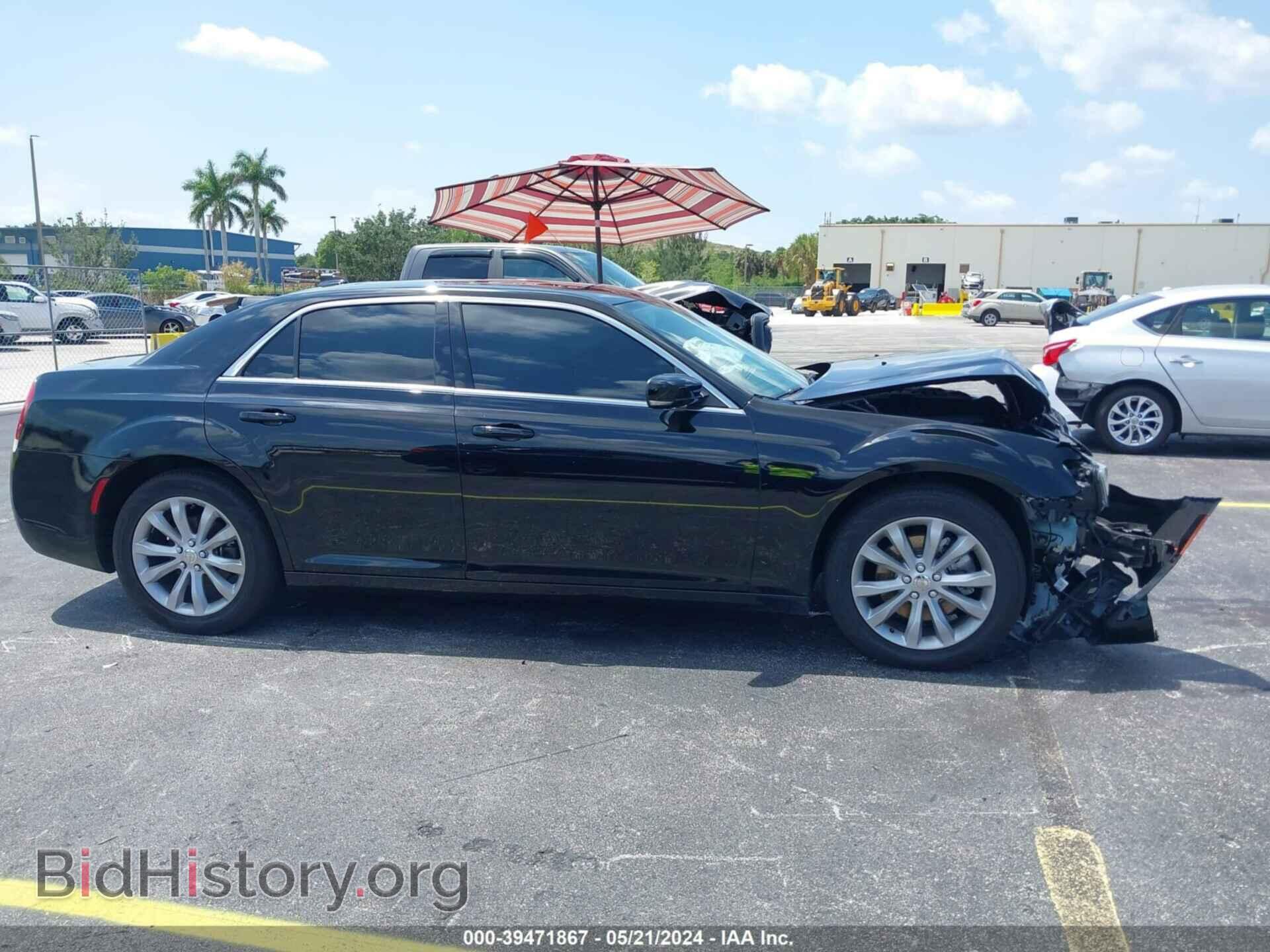 2016 CHRYSLER 300 - VIN: 2C3CCARG8GH329260 - Фото 13