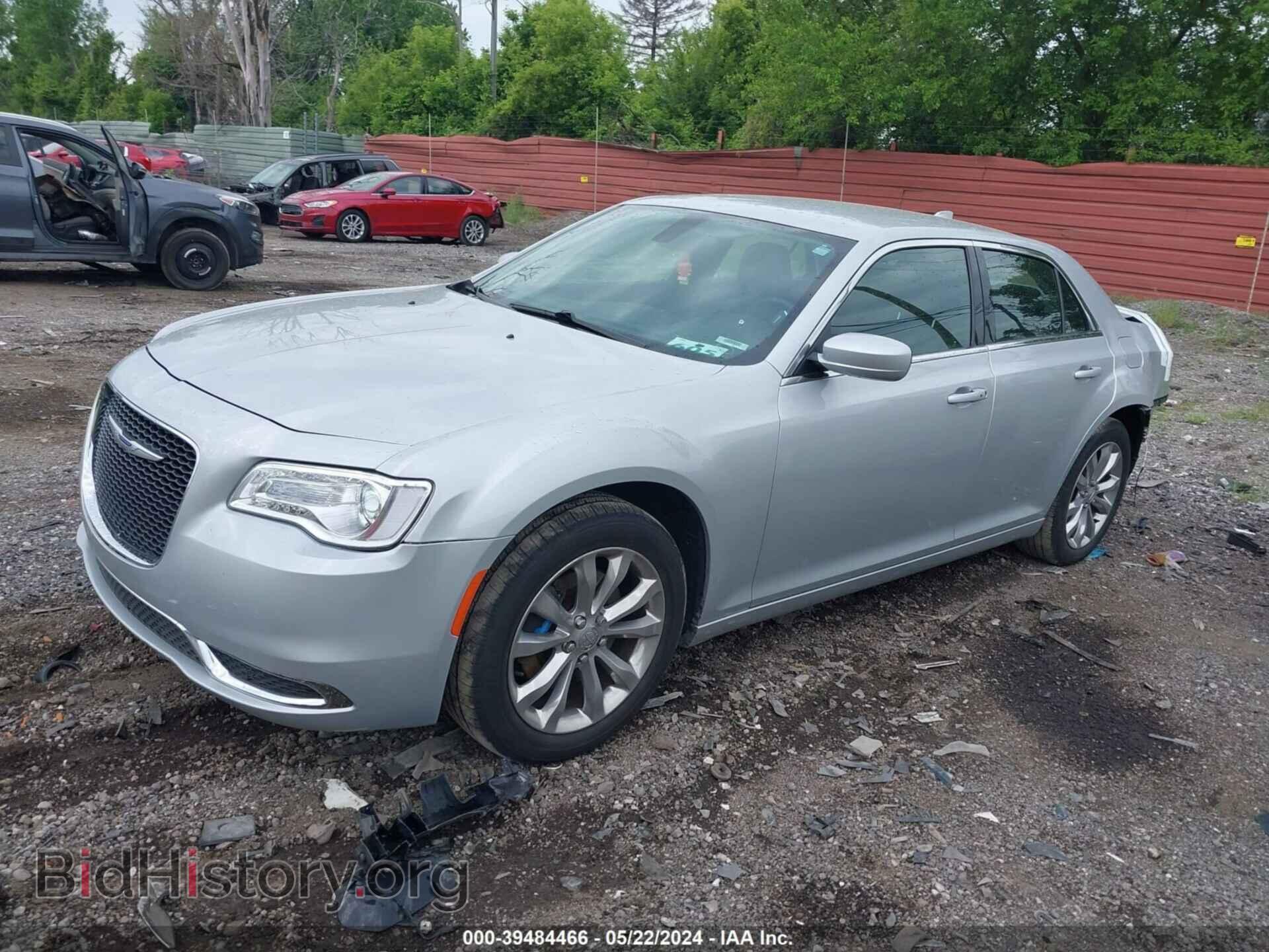 2019 CHRYSLER 300 - VIN: 2C3CCARG0KH698607 - Фото 2