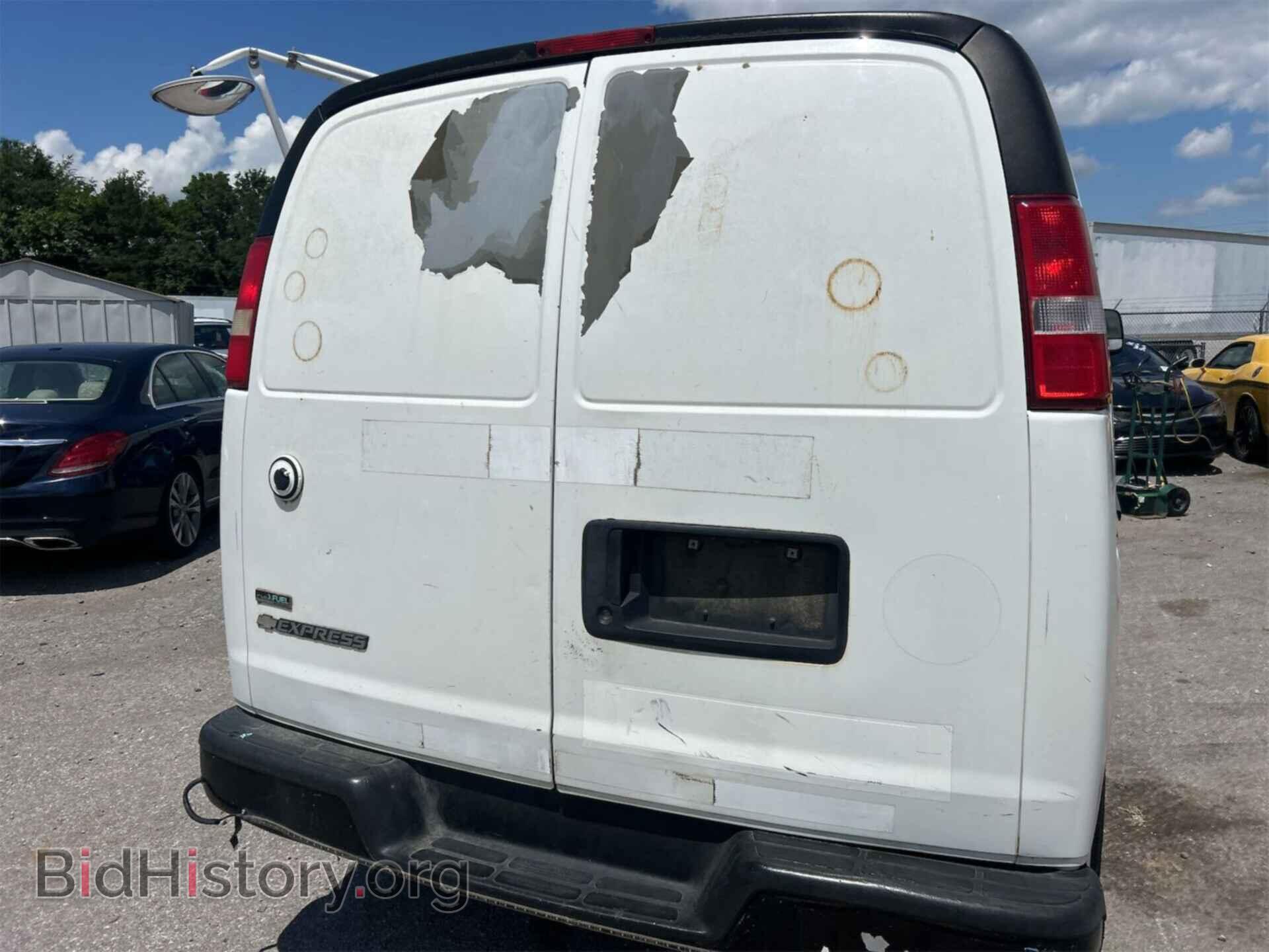 2010 CHEVROLET EXPRESS 2500 - VIN: 1GCZGFBA8A1168735 - Фото 2