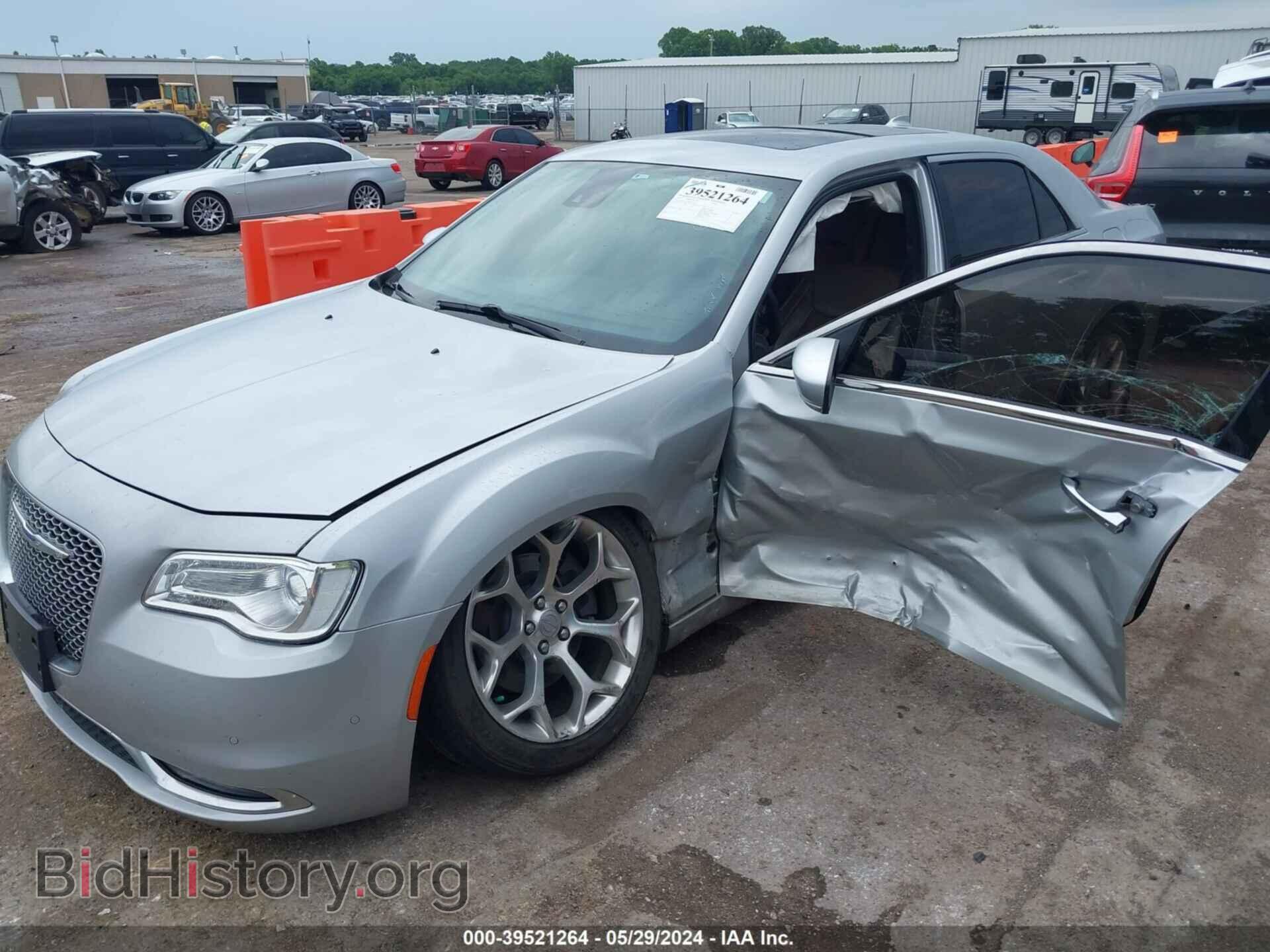 2019 CHRYSLER 300 - VIN: 2C3CCAPT1KH624063 - Фото 2