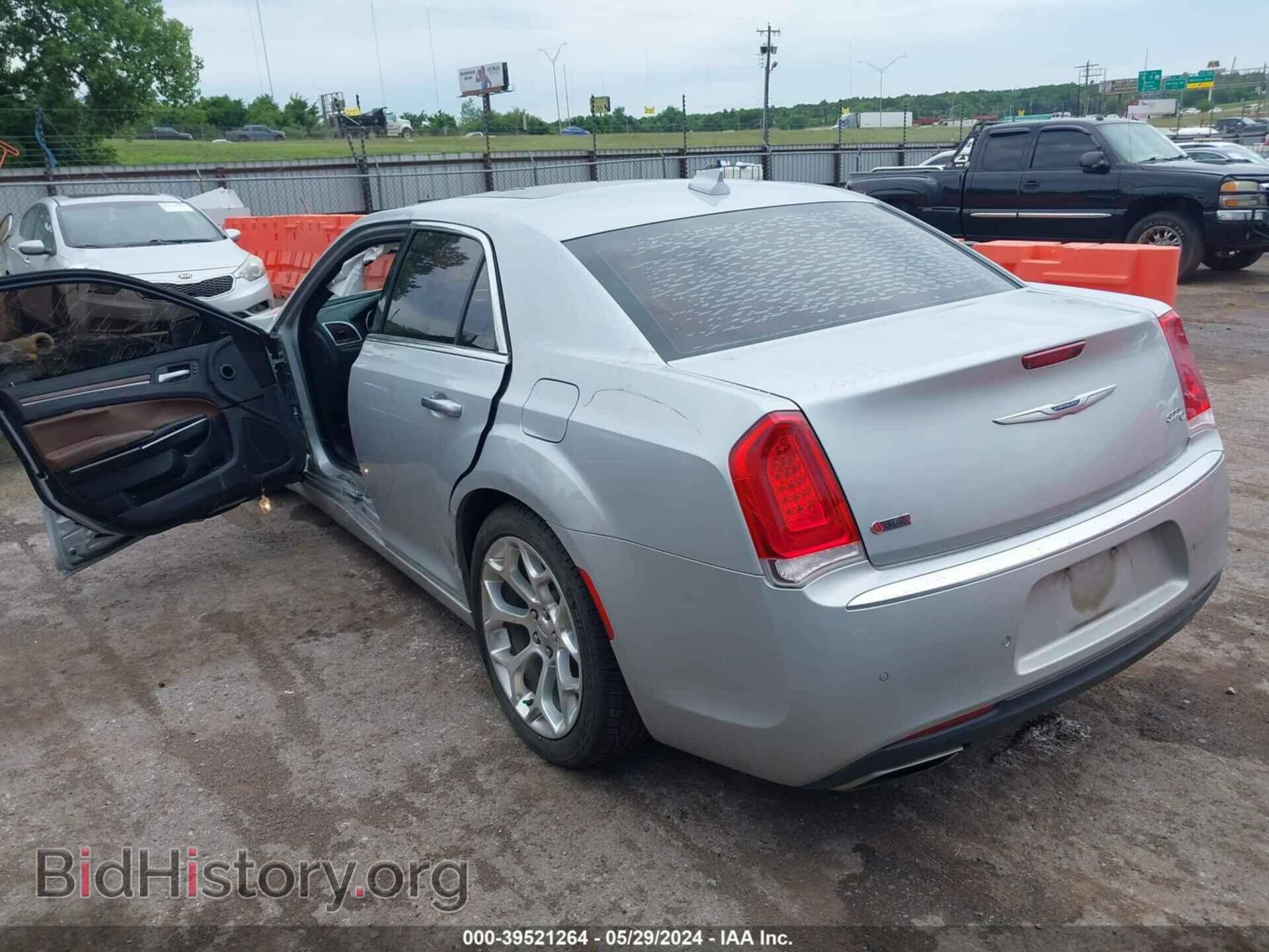2019 CHRYSLER 300 - VIN: 2C3CCAPT1KH624063 - Фото 3