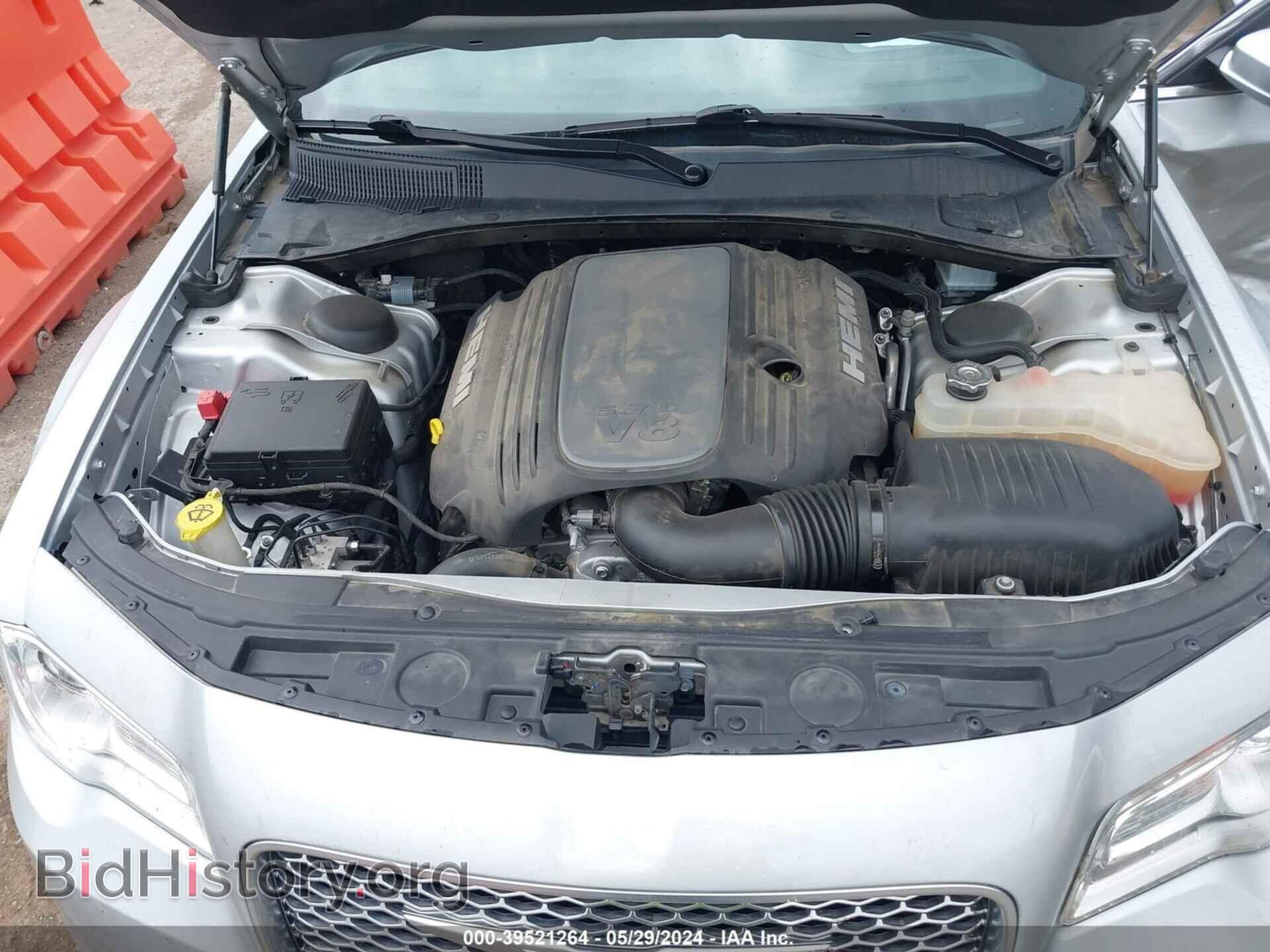 2019 CHRYSLER 300 - VIN: 2C3CCAPT1KH624063 - Фото 10