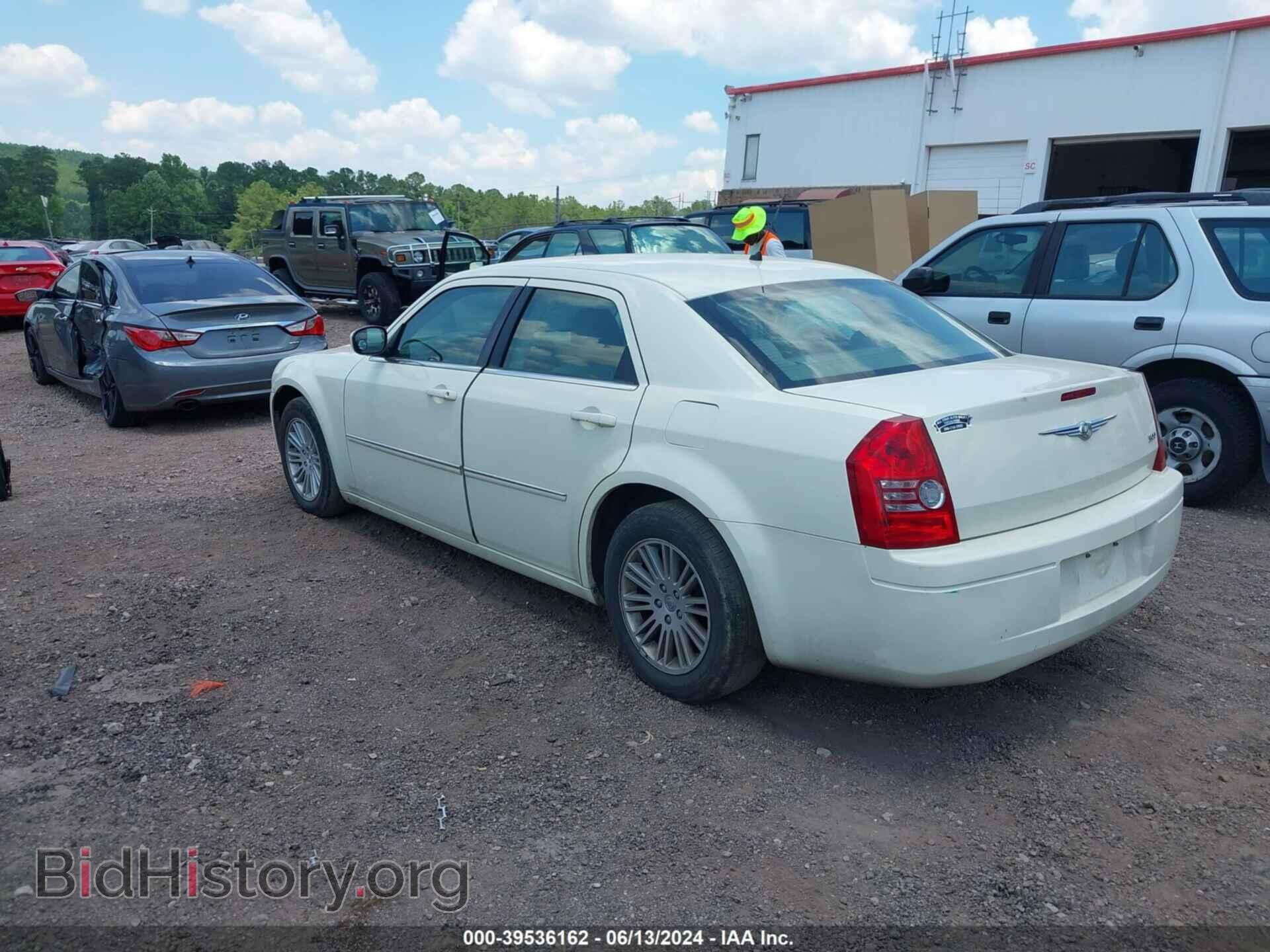 2008 CHRYSLER 300 - VIN: 2C3LA43R18H237877 - Фото 3