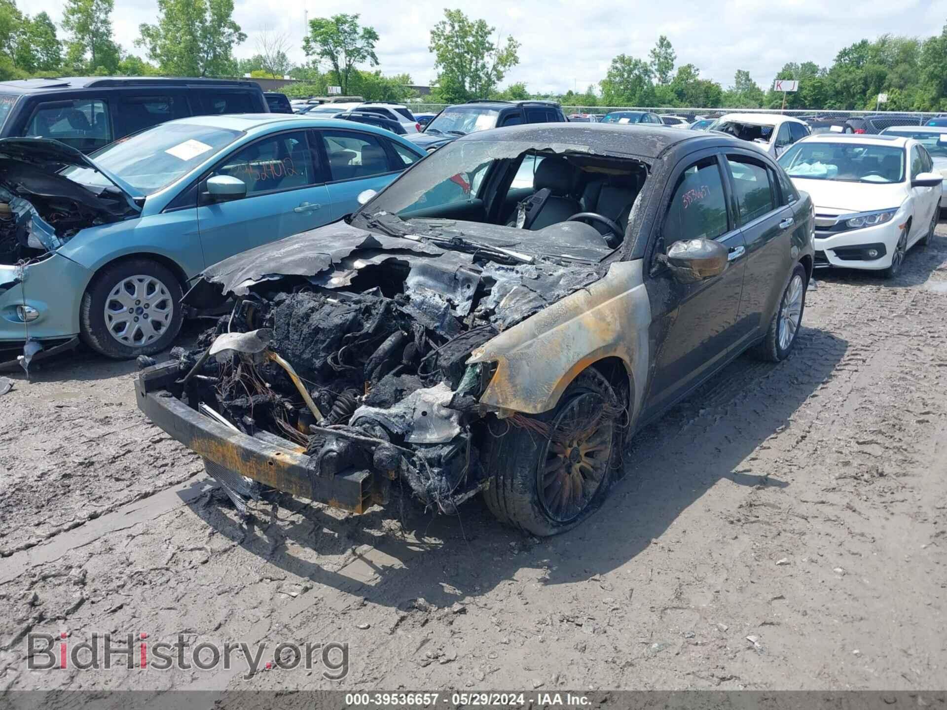 2011 CHRYSLER 200 - VIN: 1C3BC2FB5BN596995 - Фото 2