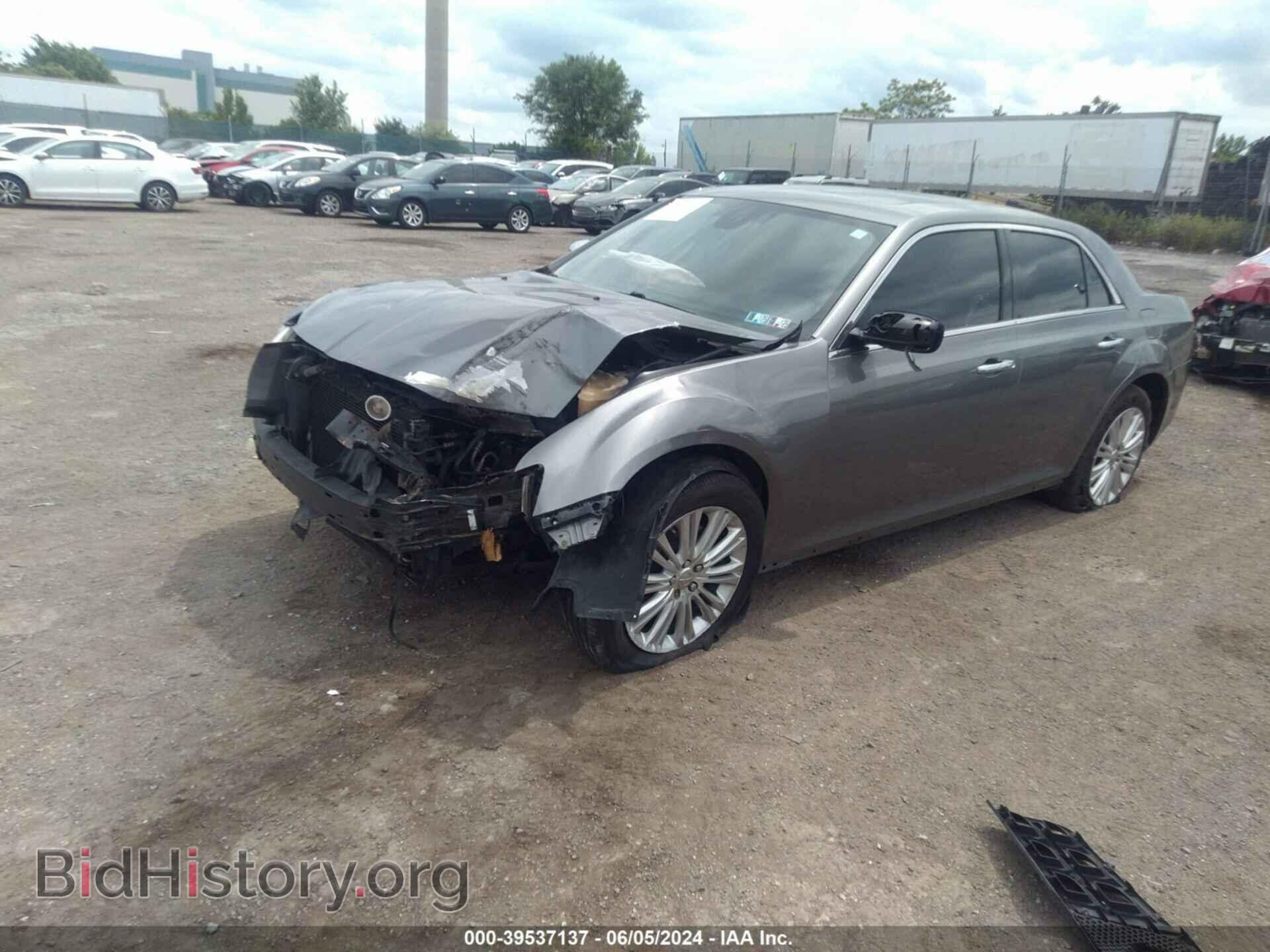 2012 CHRYSLER 300C - VIN: 2C3CCAST6CH275183 - Фото 2