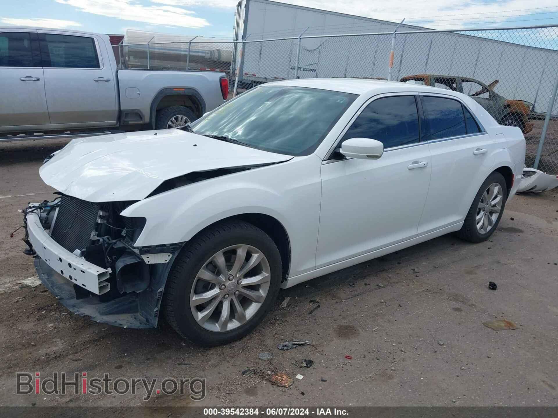 2015 CHRYSLER 300 - VIN: 2C3CCARG7FH894369 - Фото 2