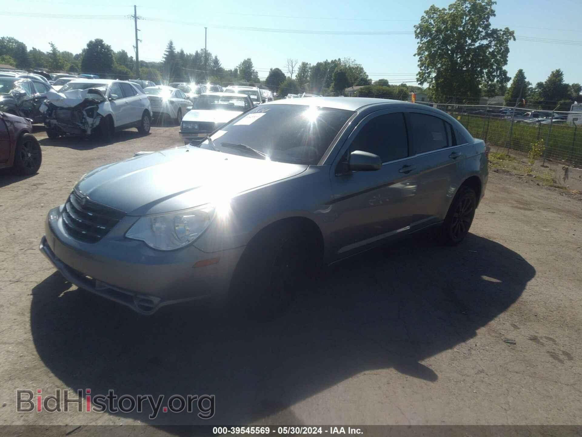 2010 CHRYSLER SEBRING - VIN: 1C3CC5FB2AN193013 - Фото 2