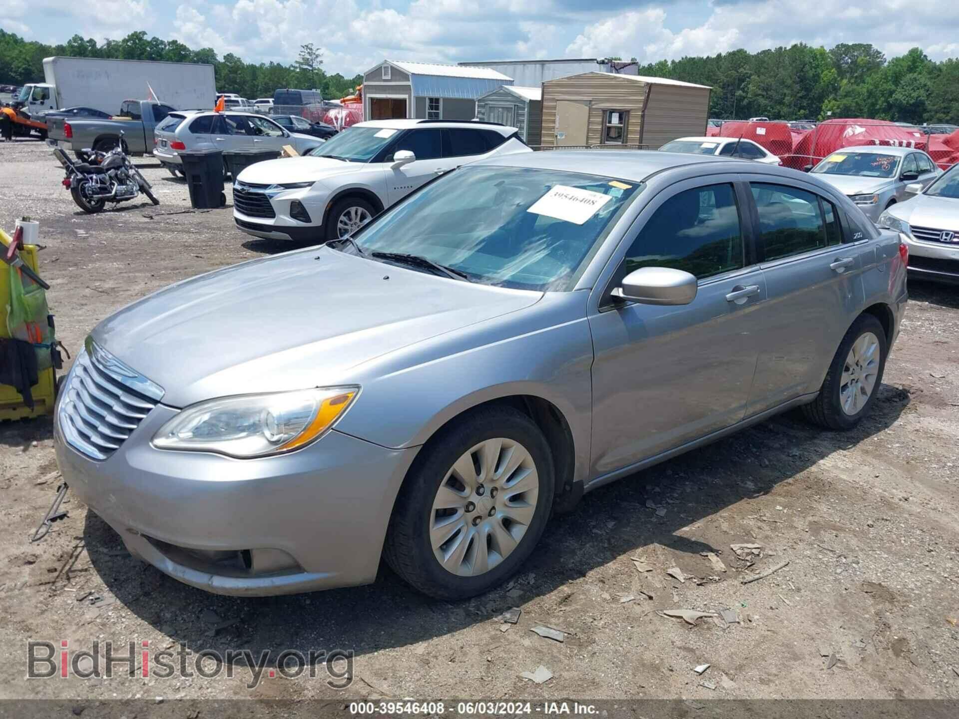 2013 CHRYSLER 200 - VIN: 1C3CCBAG2DN729190 - Фото 2