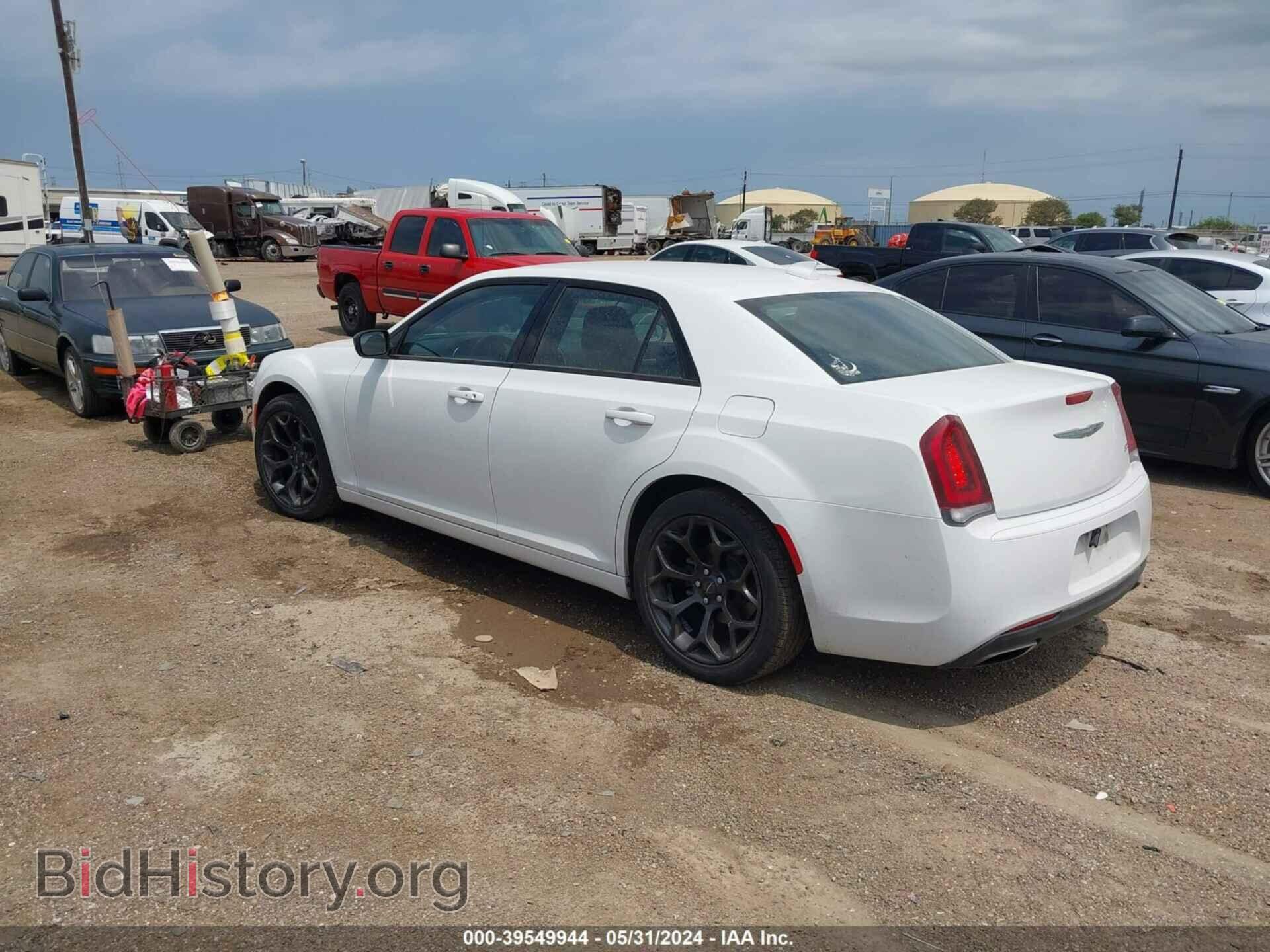 2019 CHRYSLER 300 - VIN: 2C3CCAAG0KH505593 - Фото 3