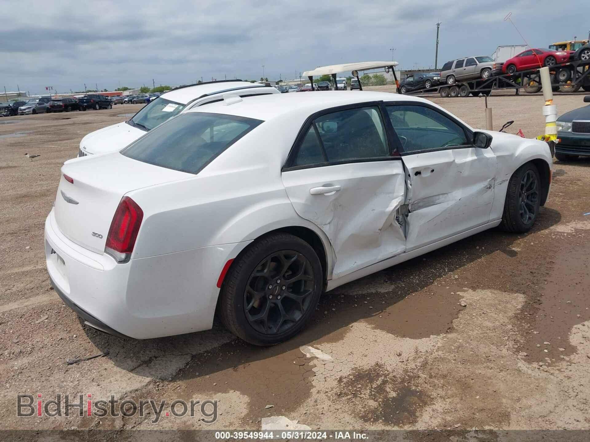 2019 CHRYSLER 300 - VIN: 2C3CCAAG0KH505593 - Фото 4