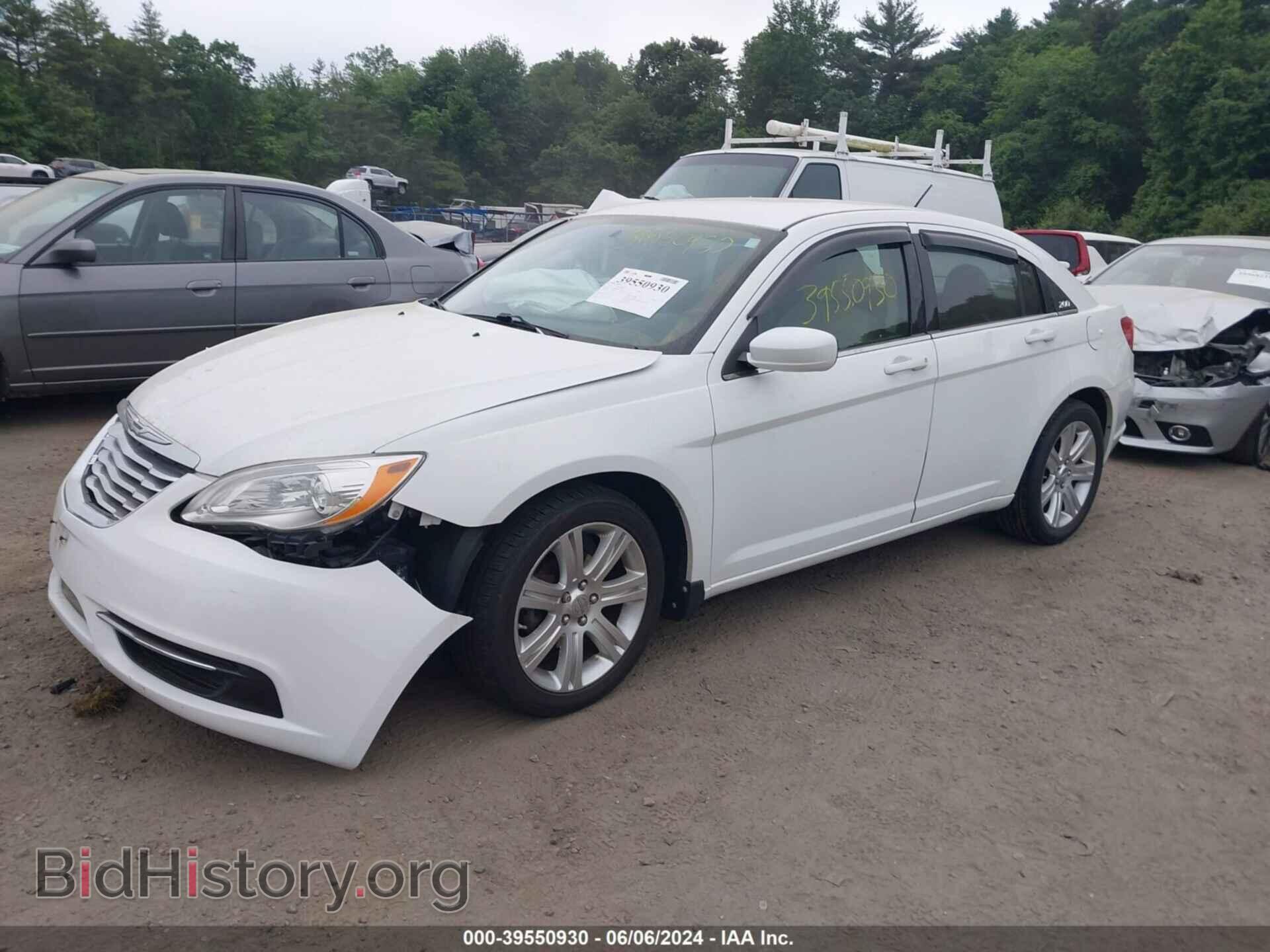 2012 CHRYSLER 200 - VIN: 1C3CCBBBXCN132046 - Фото 2