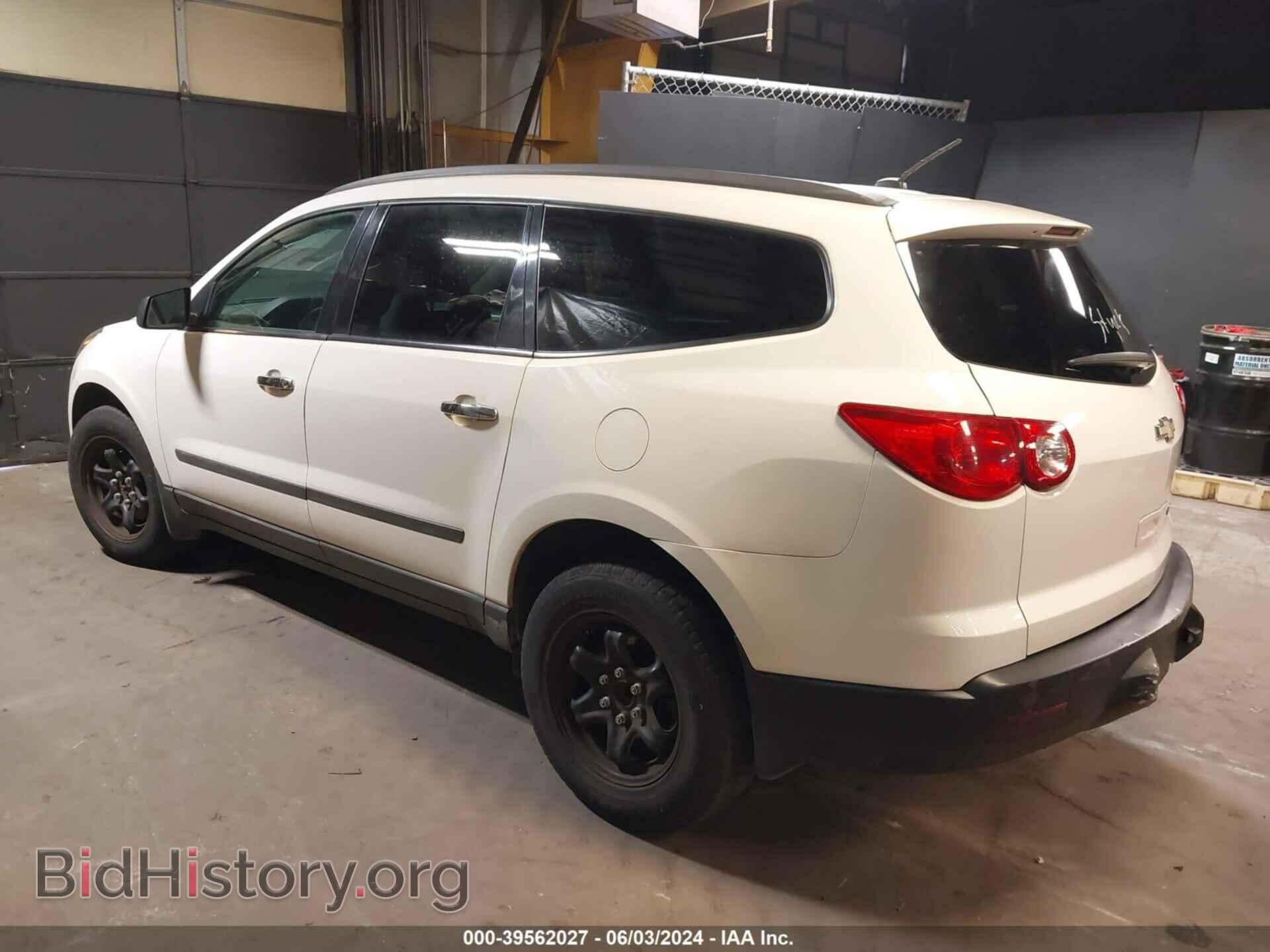 2011 CHEVROLET TRAVERSE - VIN: 1GNKRFEDXBJ340452 - Фото 3