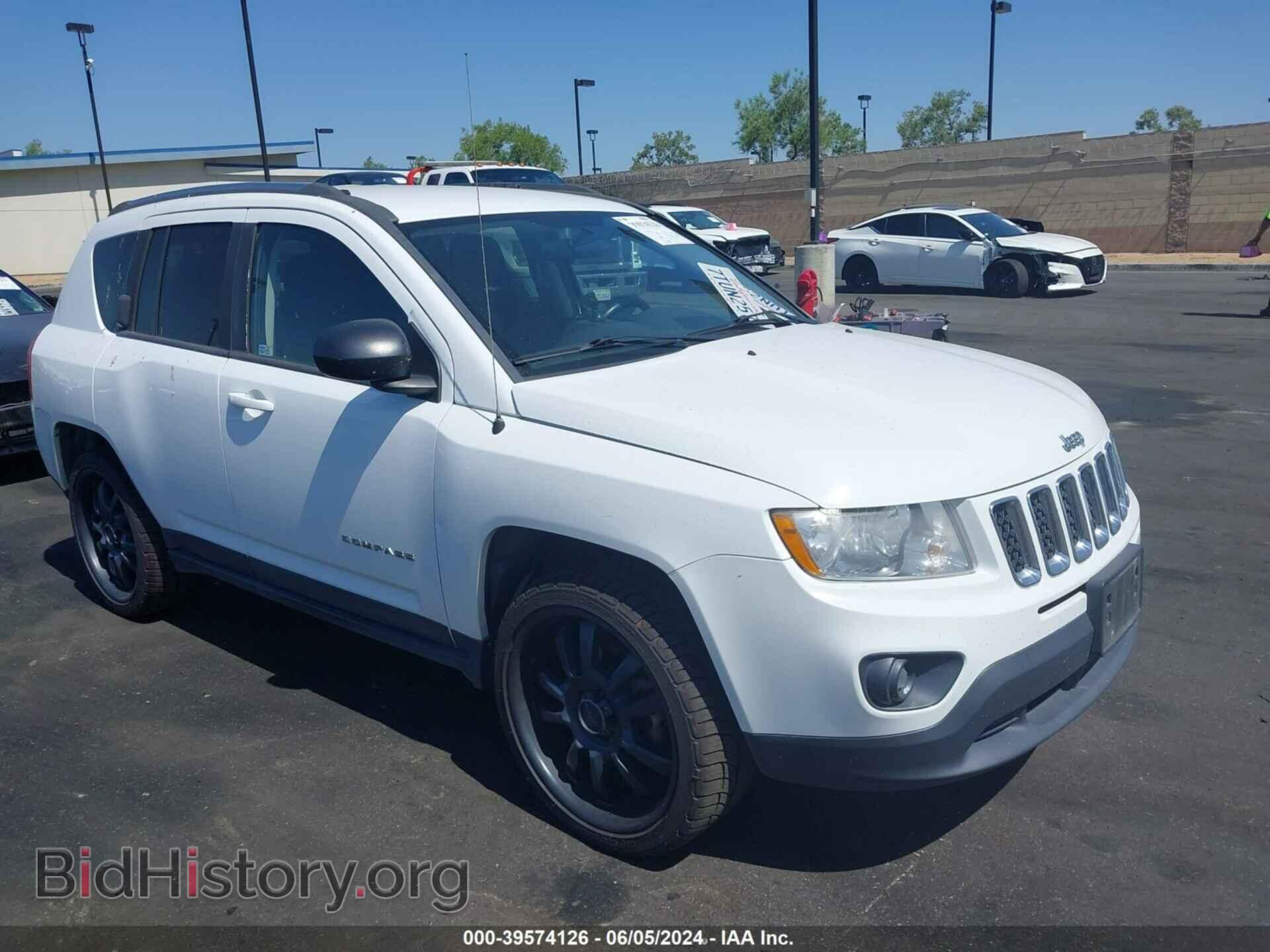 Photo 1J4NF1FB2BD250686 - JEEP COMPASS 2011