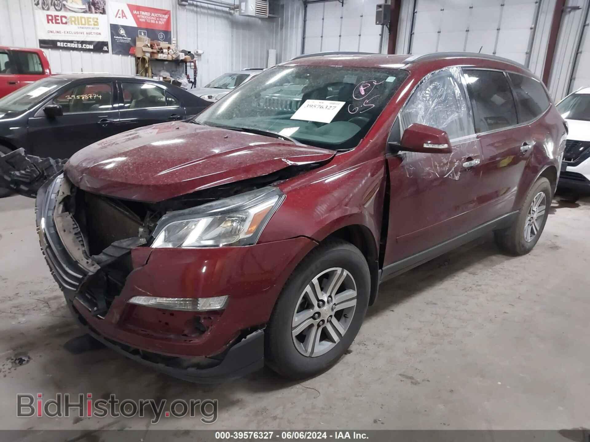 2015 CHEVROLET TRAVERSE - VIN: 1GNKVHKD8FJ100723 - Фото 2