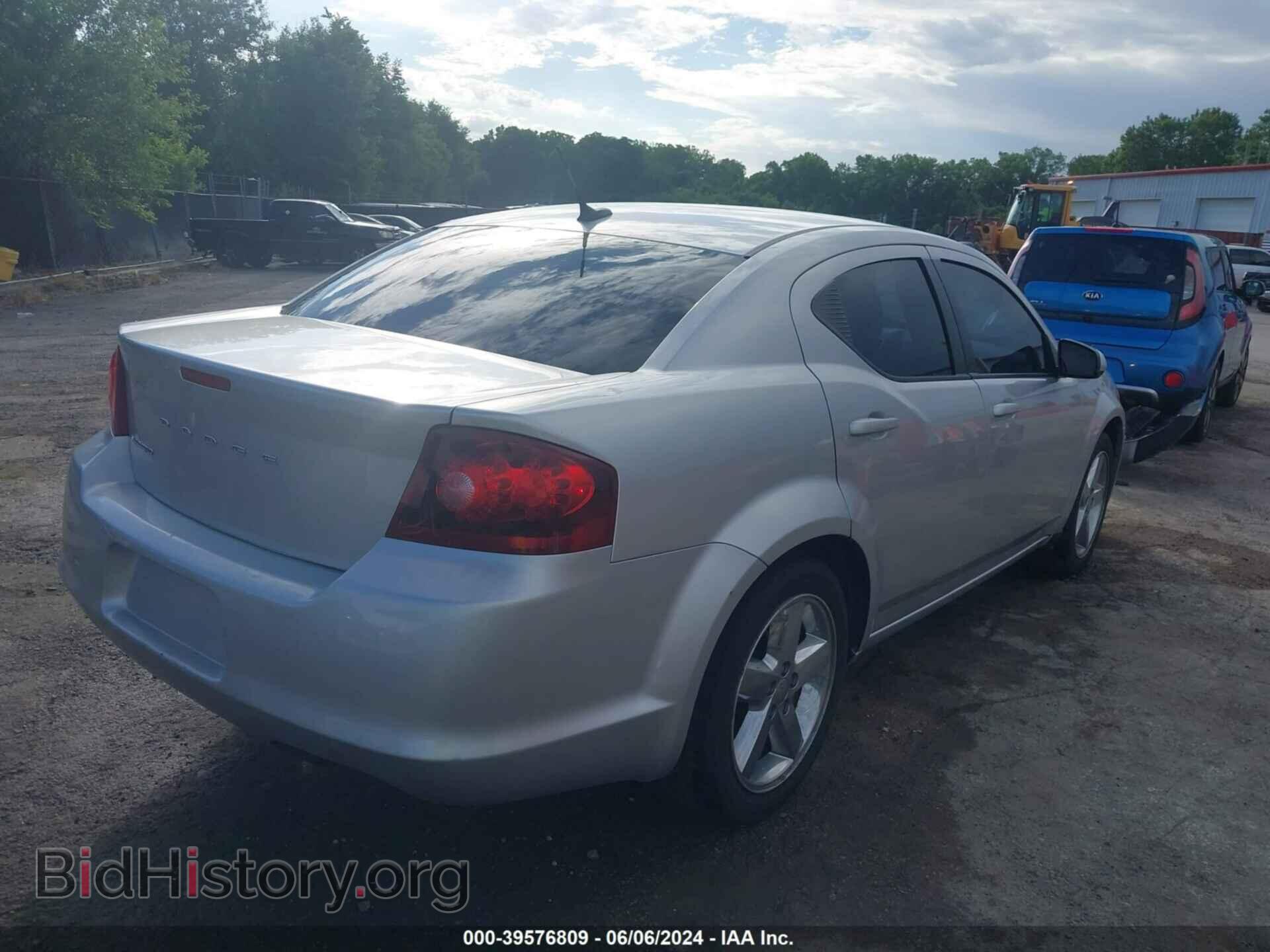 2011 DODGE AVENGER - VIN: 1B3BD2FB2BN587245 - Photo 4