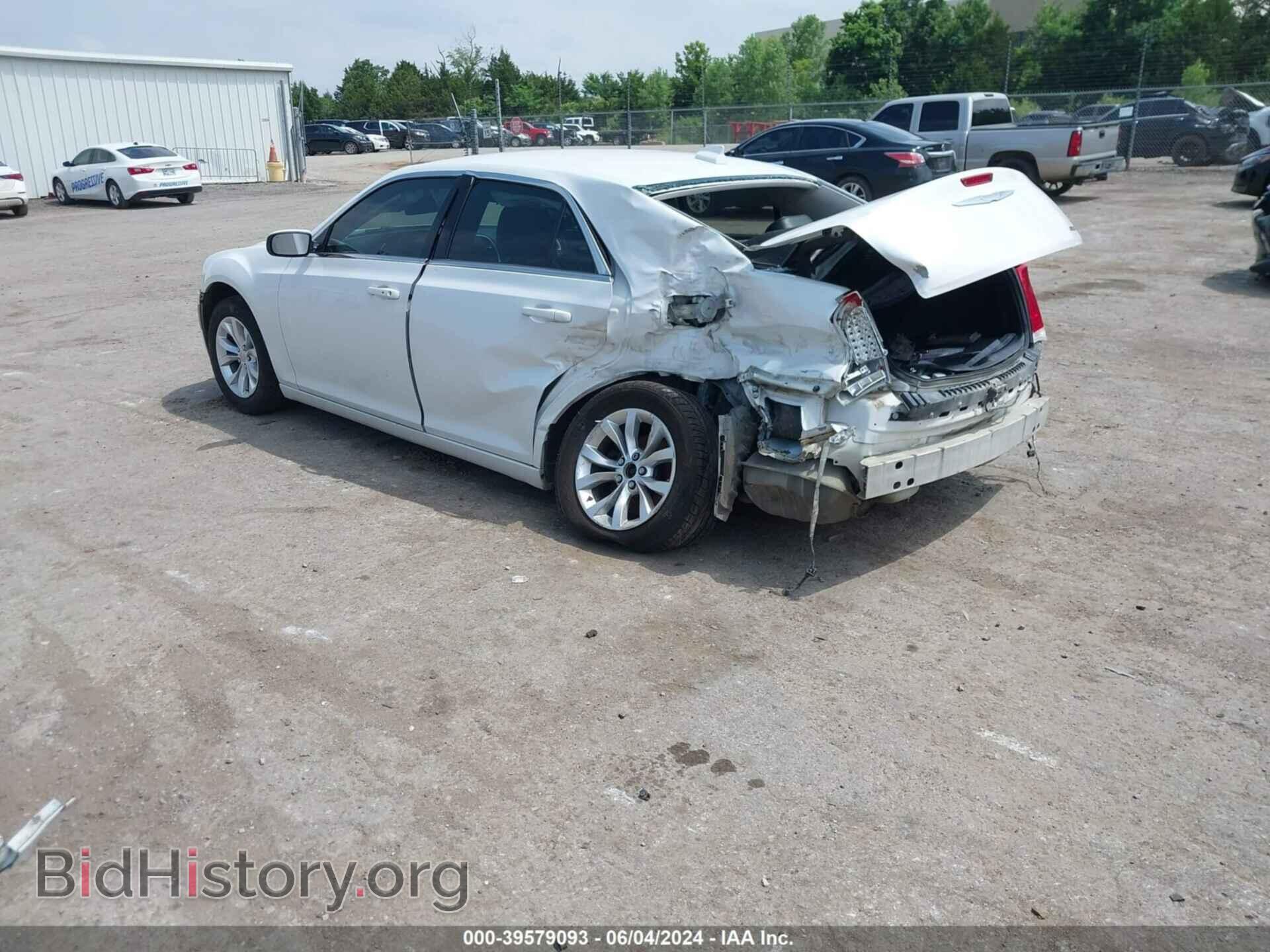 2015 CHRYSLER 300 - VIN: 2C3CCAAG6FH931813 - Фото 3