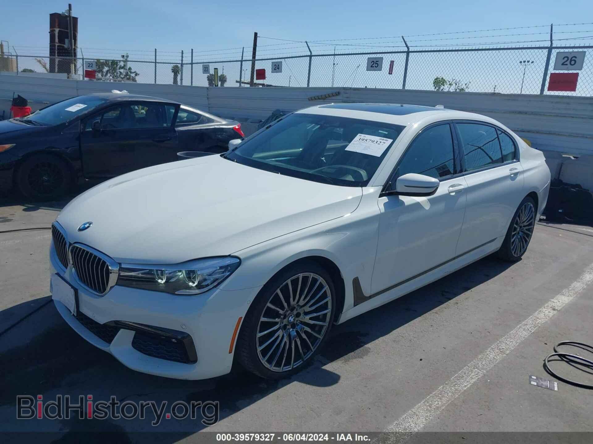 2017 BMW 740I - VIN: WBA7E2C55HG740064 - Фото 2