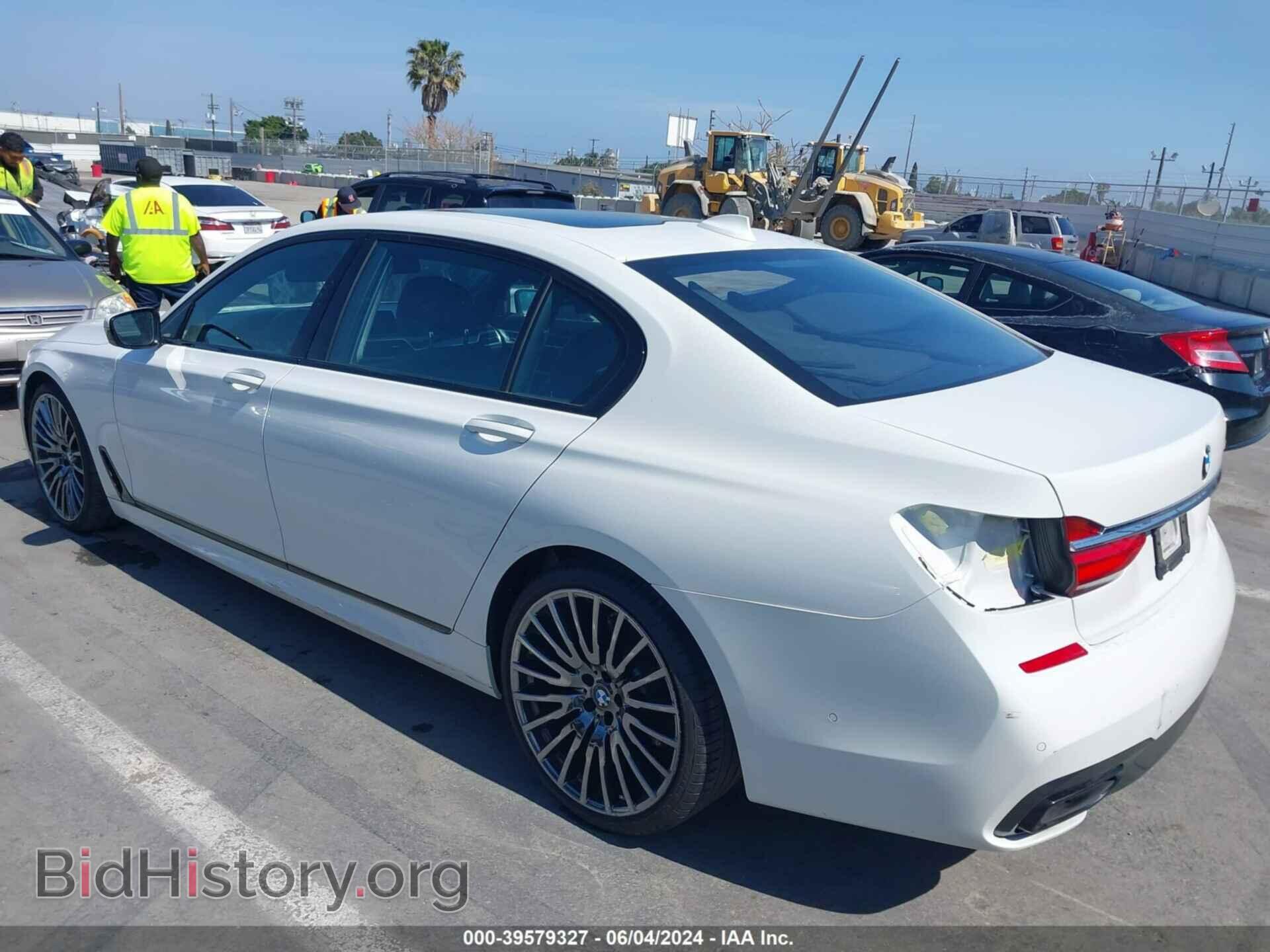 2017 BMW 740I - VIN: WBA7E2C55HG740064 - Фото 3