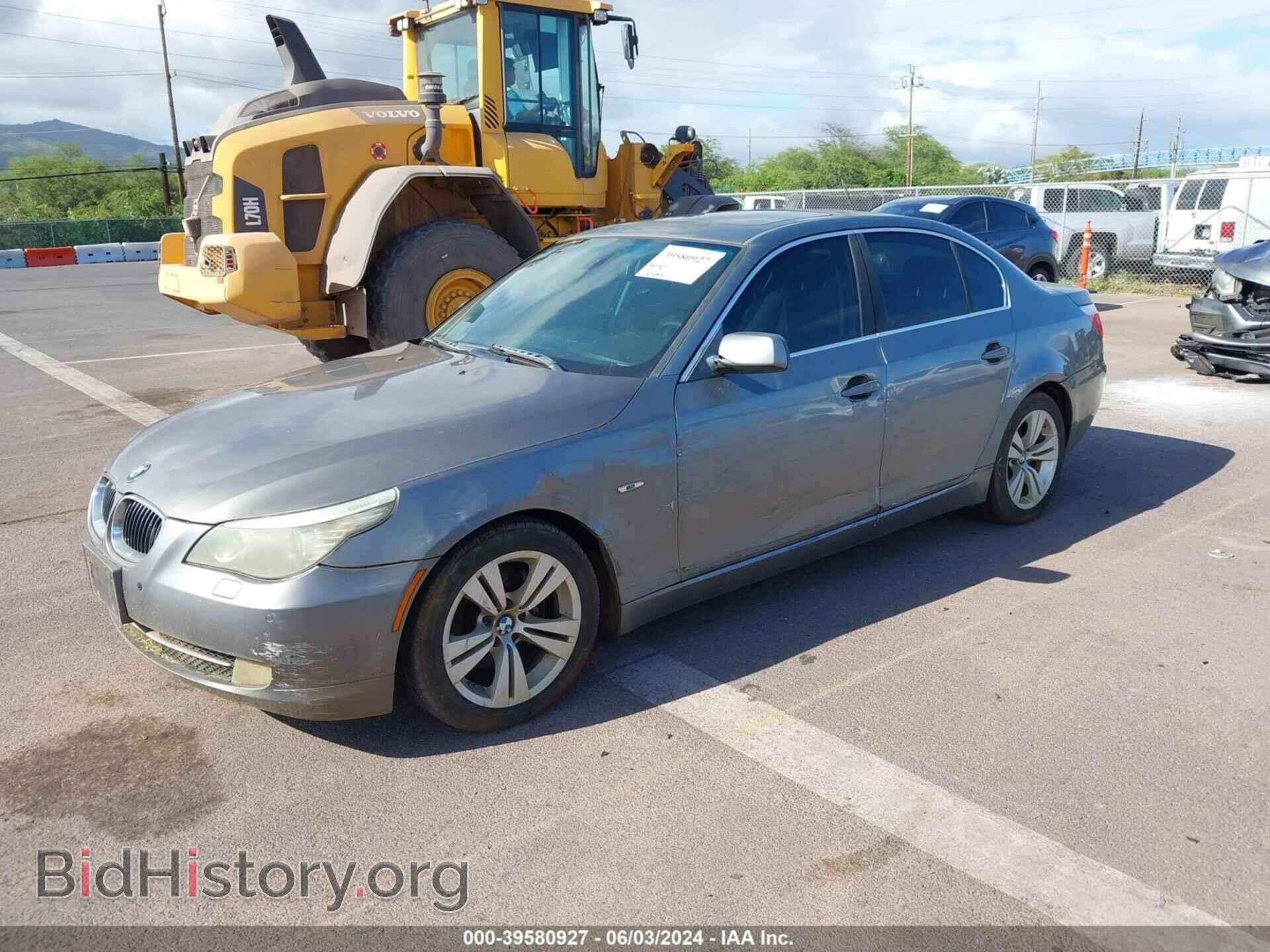 2009 BMW 528I - VIN: WBANU53509C122901 - Фото 2