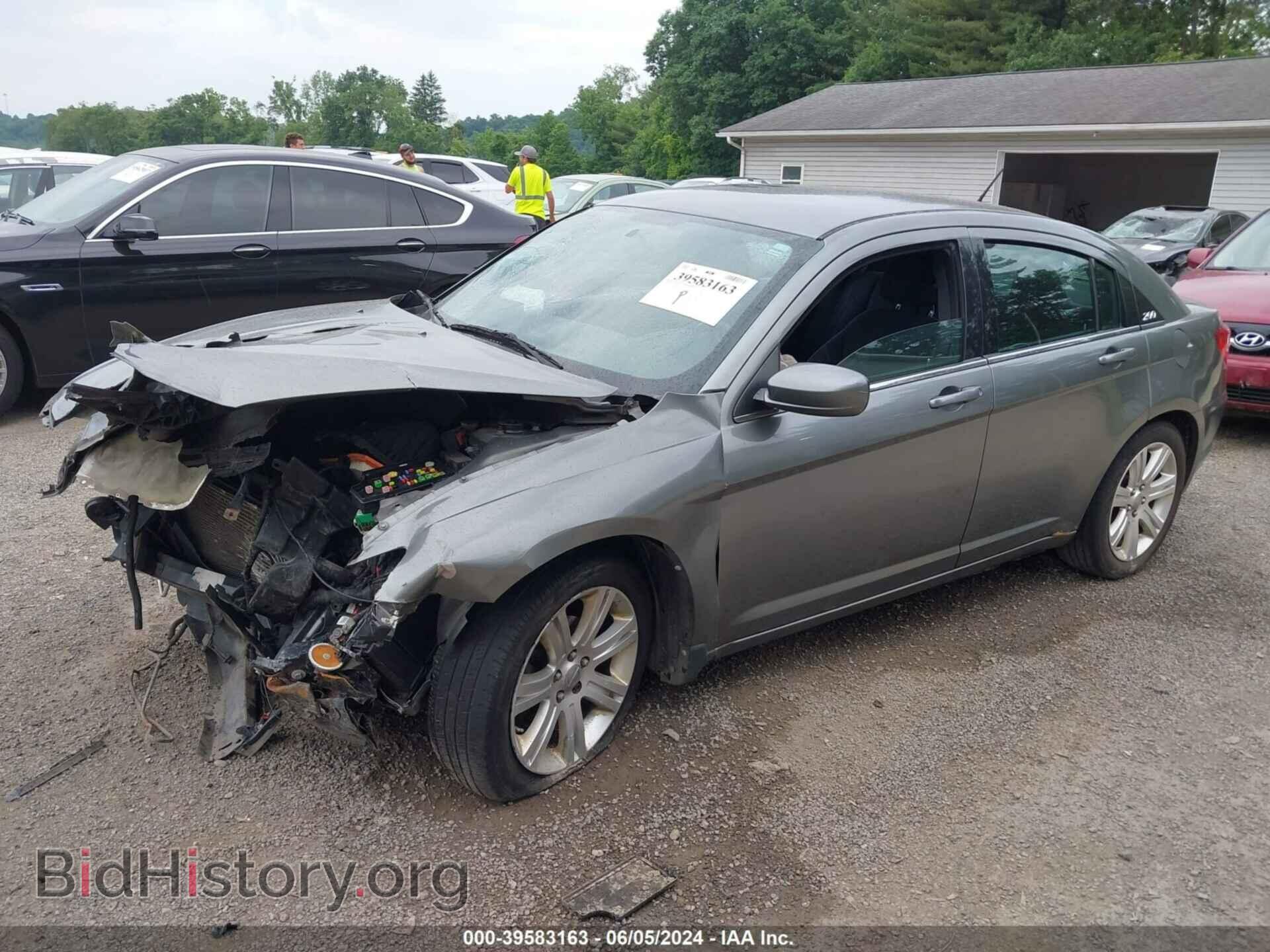 2013 CHRYSLER 200 - VIN: 1C3CCBBB3DN734918 - Фото 2