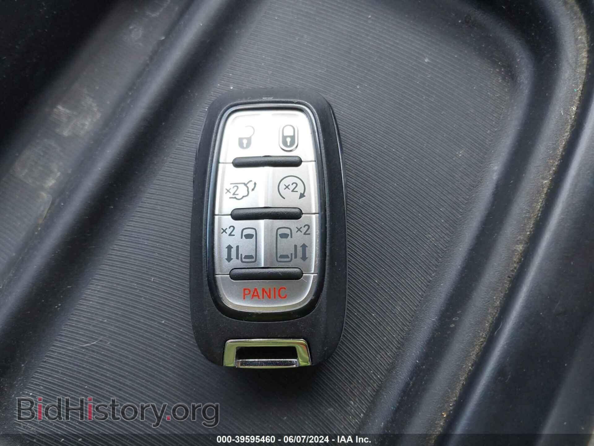 2018 CHRYSLER PACIFICA - VIN: 2C4RC1FG3JR317867 - Photo 11