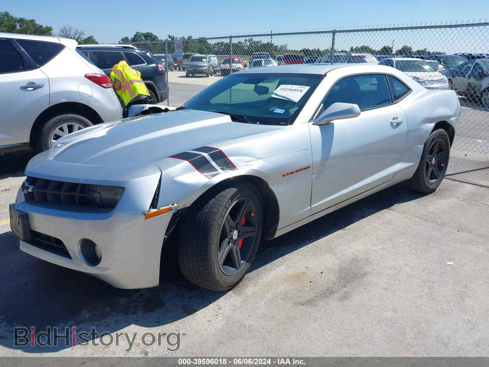 2010 CHEVROLET CAMARO - VIN: 2G1FB1EV4A9213998 - Фото 2