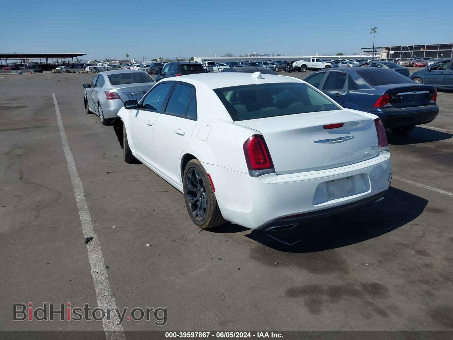 2019 CHRYSLER 300 - VIN: 2C3CCAAG6KH565166 - Фото 3