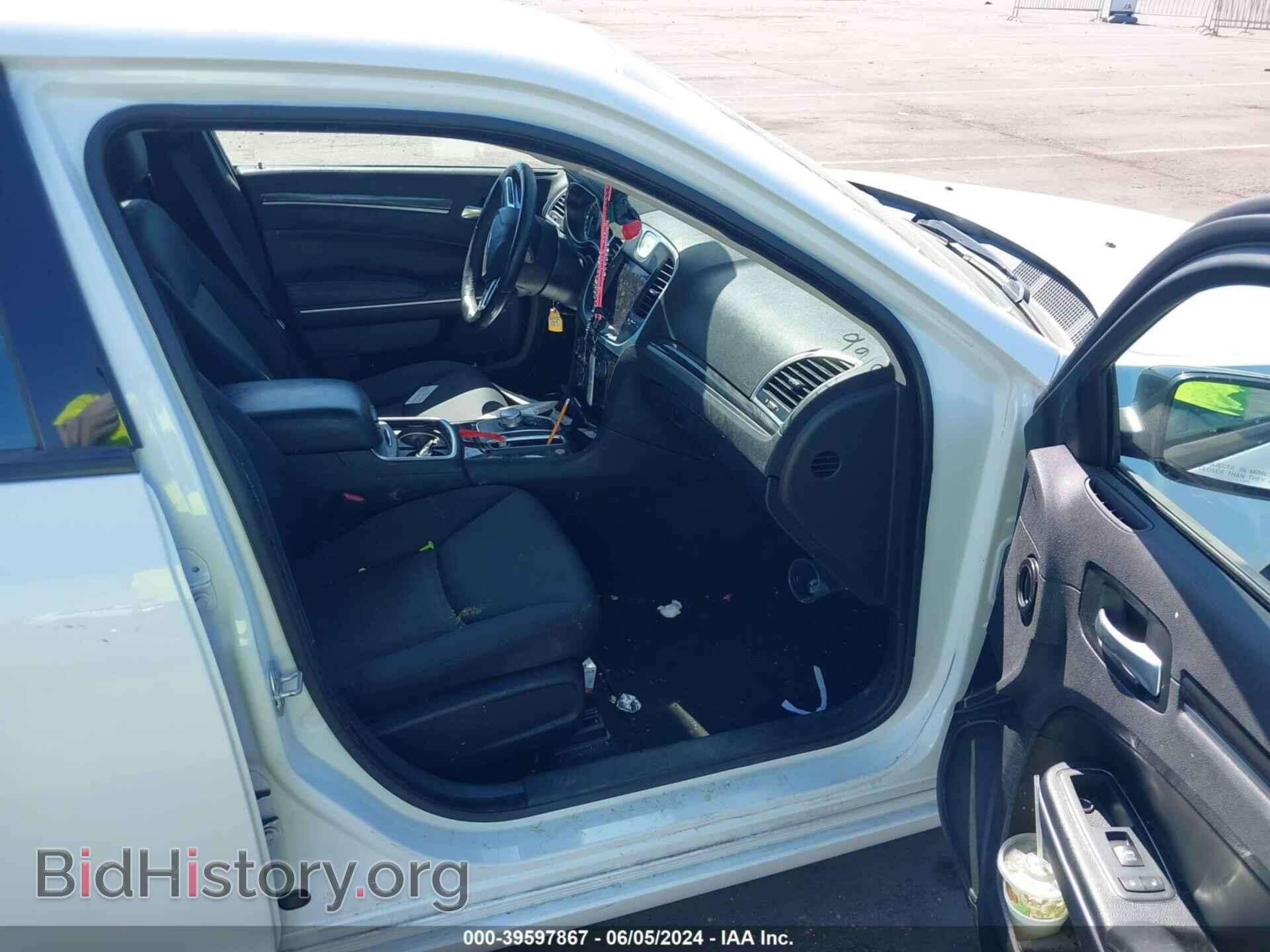 2019 CHRYSLER 300 - VIN: 2C3CCAAG6KH565166 - Фото 5