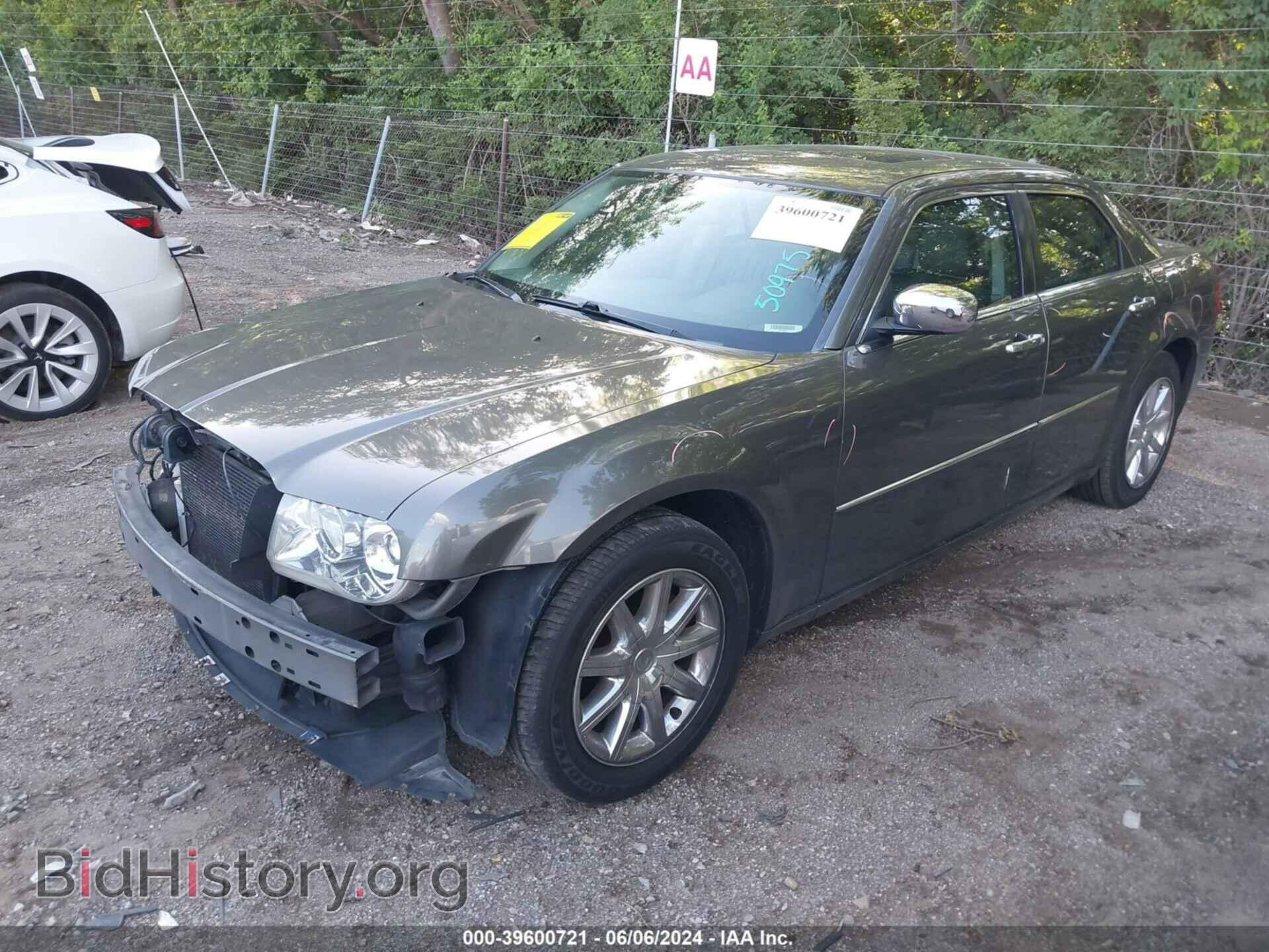 2010 CHRYSLER 300 - VIN: 2C3CA3CV2AH112481 - Фото 2