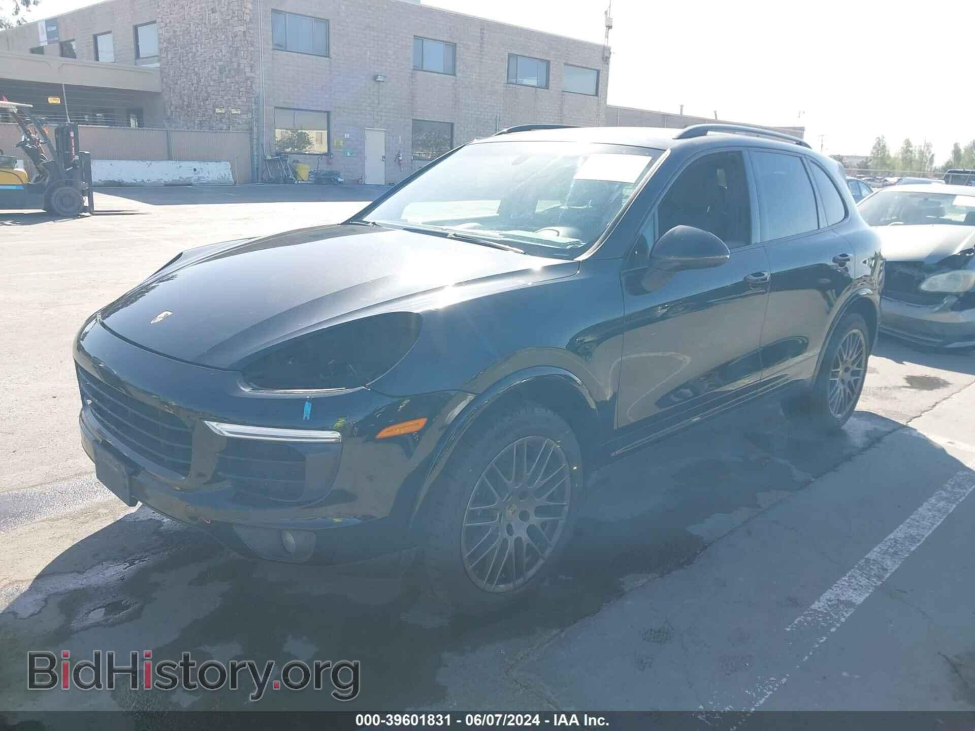 2017 PORSCHE CAYENNE - VIN: WP1AA2A23HKA83550 - Фото 2