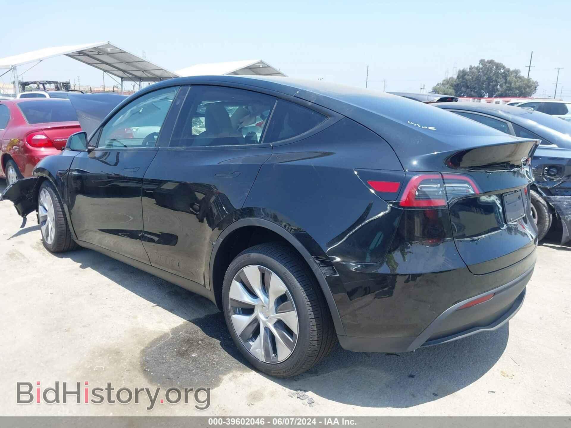 2024 TESLA MODEL Y - VIN: 7SAYGDEE2RA246539 - Фото 3