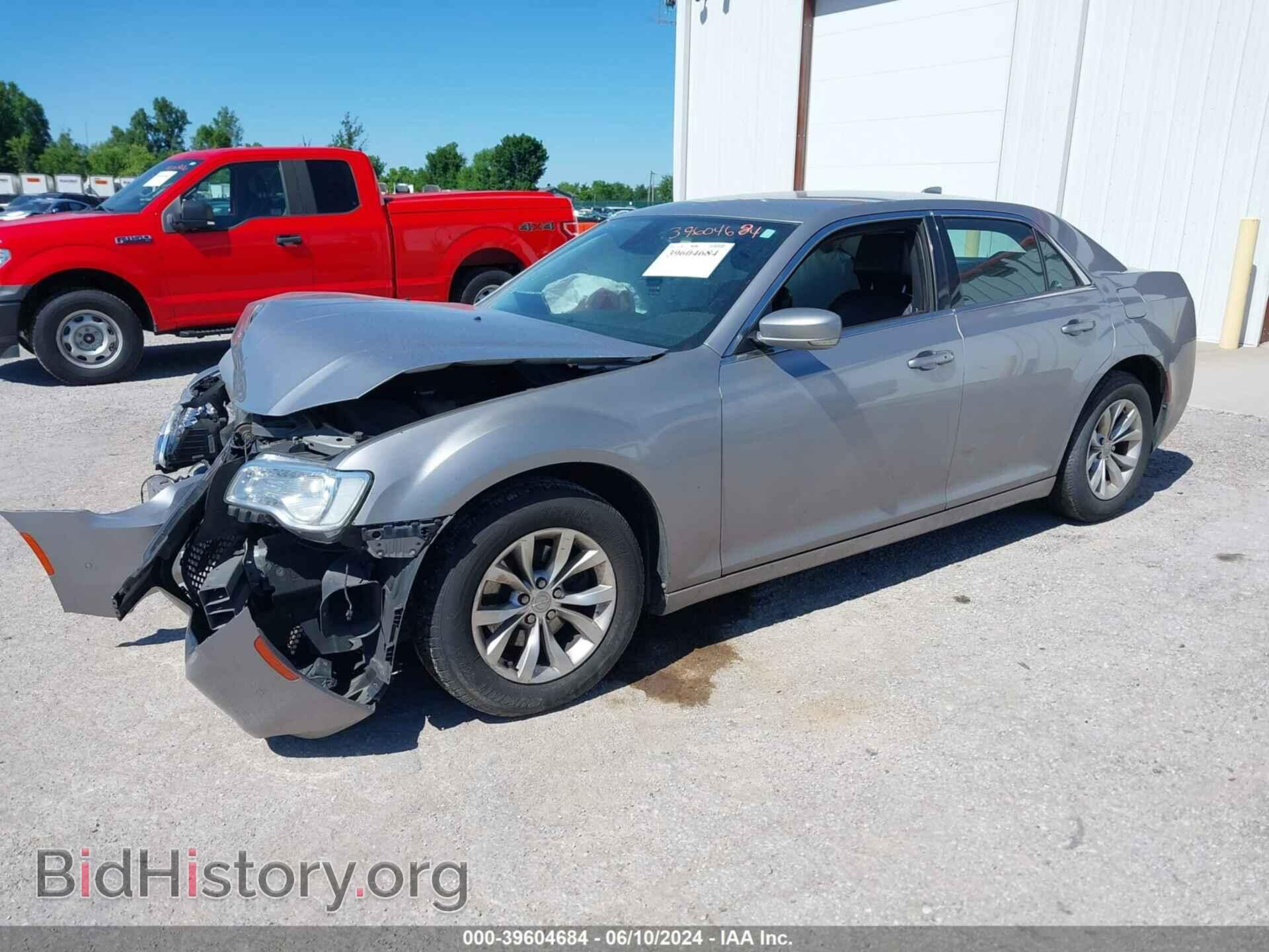 2015 CHRYSLER 300 - VIN: 2C3CCAAG0FH833036 - Фото 2