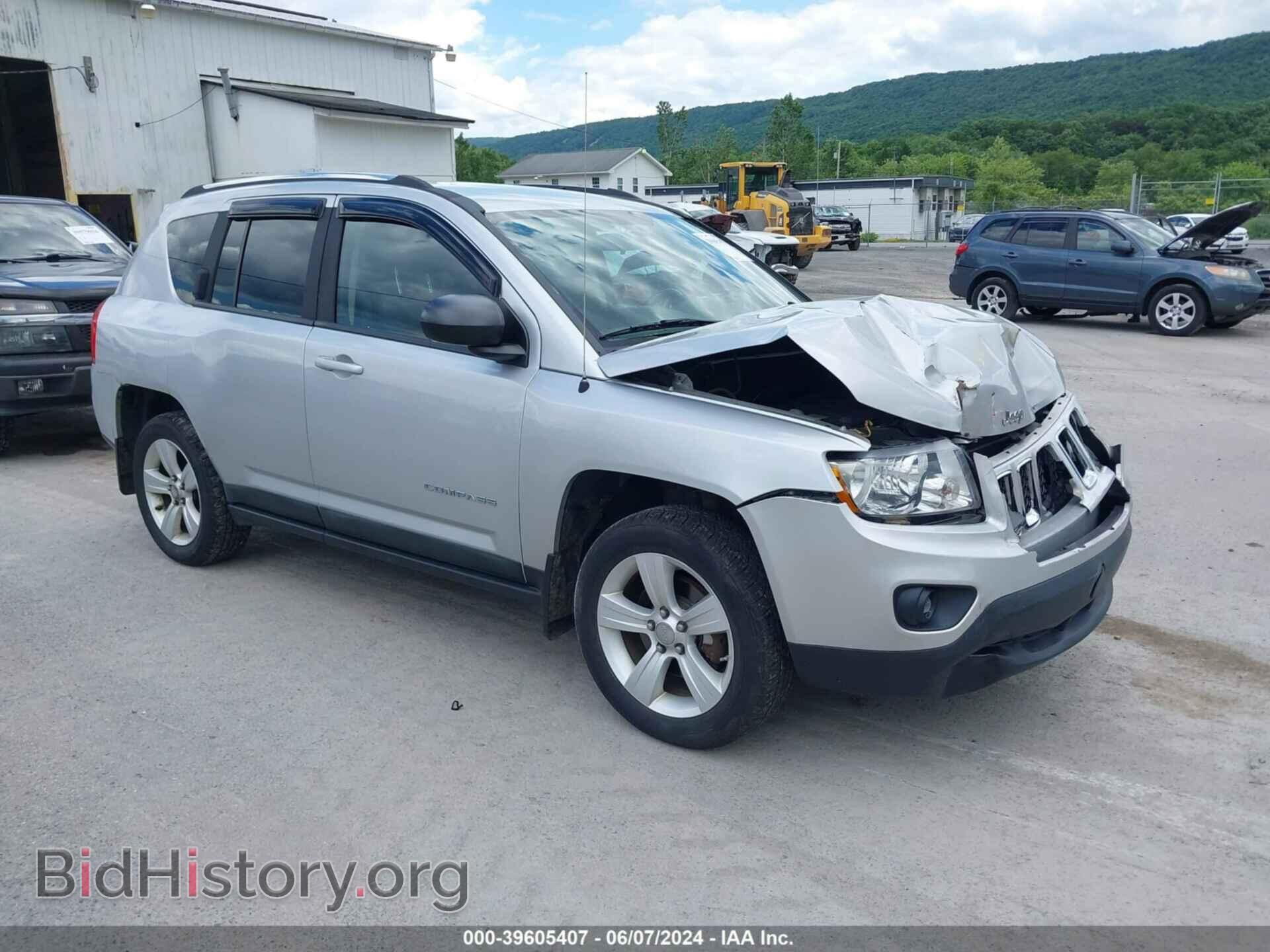 Photo 1J4NF1FB2BD258061 - JEEP COMPASS 2011