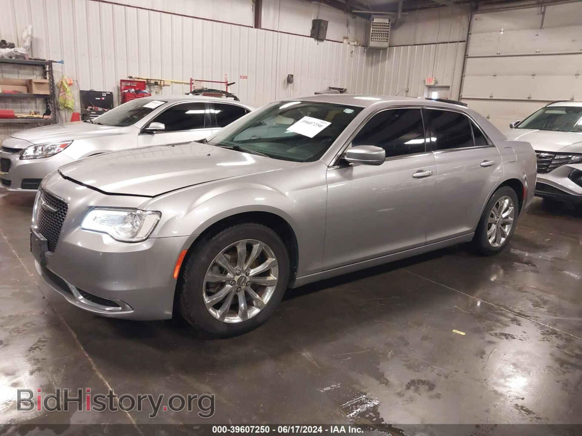 2015 CHRYSLER 300 - VIN: 2C3CCARG6FH831098 - Фото 2