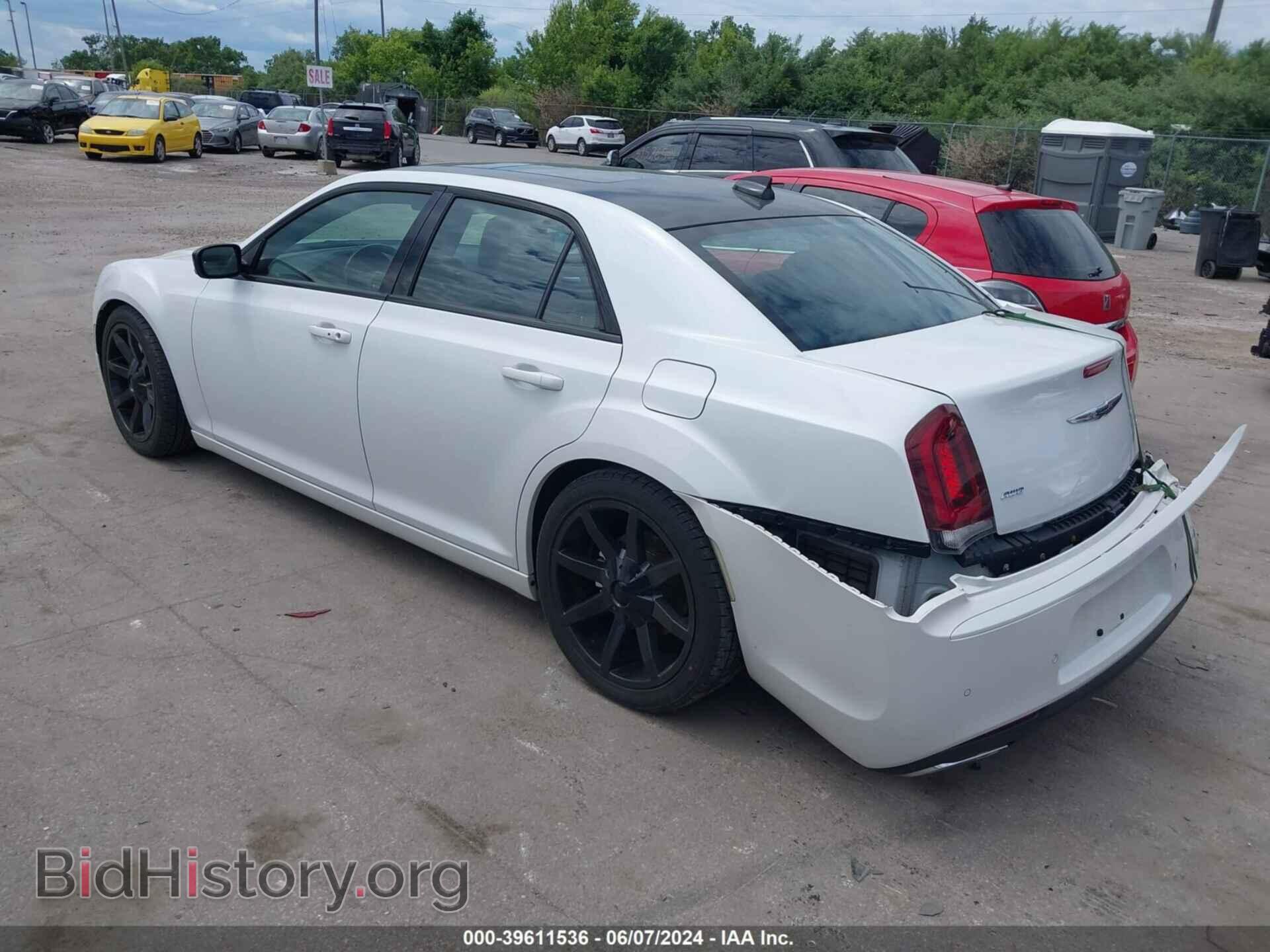 2016 CHRYSLER 300 - VIN: 2C3CCAGG1GH262083 - Фото 3
