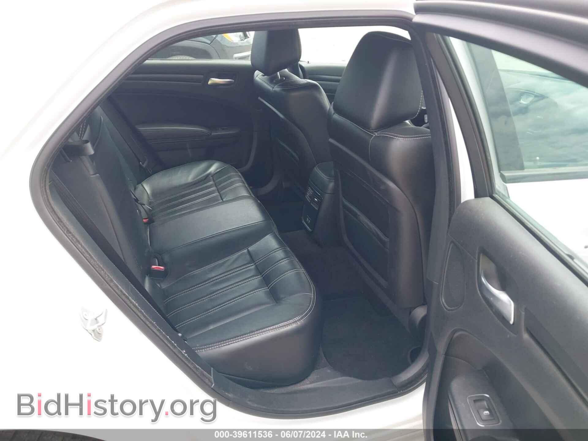 2016 CHRYSLER 300 - VIN: 2C3CCAGG1GH262083 - Фото 8