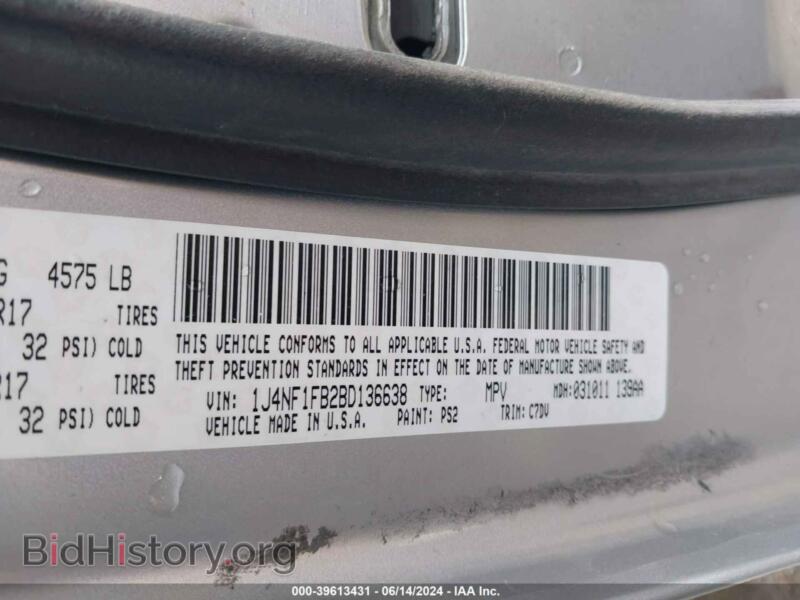 2011 Jeep COMPASS (VIN 1J4NF1FB2BD136638) — photo 9 of 17