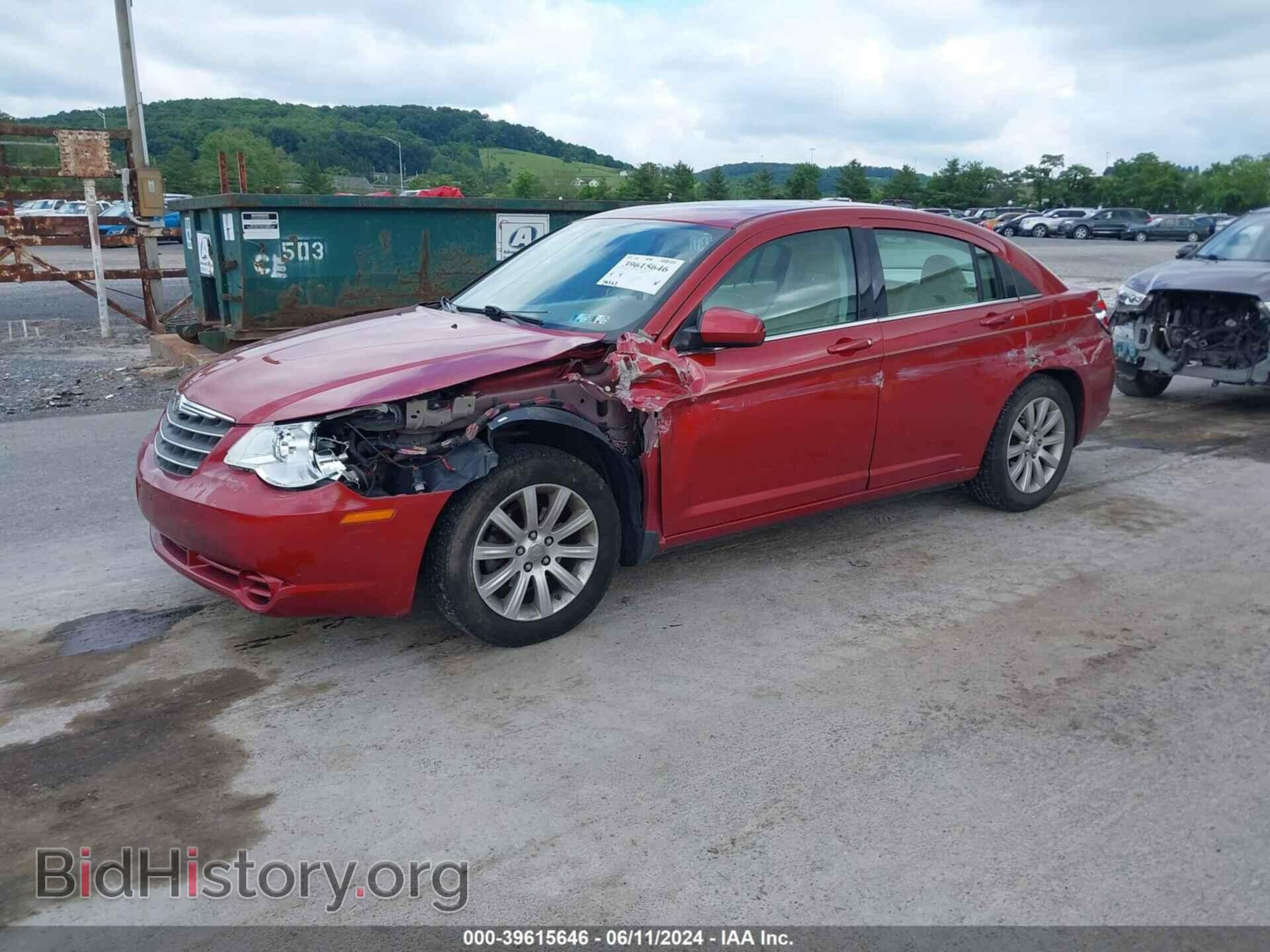 2010 CHRYSLER SEBRING - VIN: 1C3CC5FB5AN227302 - Фото 2